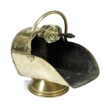 A VICTORIAN BRASS COAL SCUTTLE LATE 19TH CENTURY the shovel with an ebonised wood handle 52.2cm