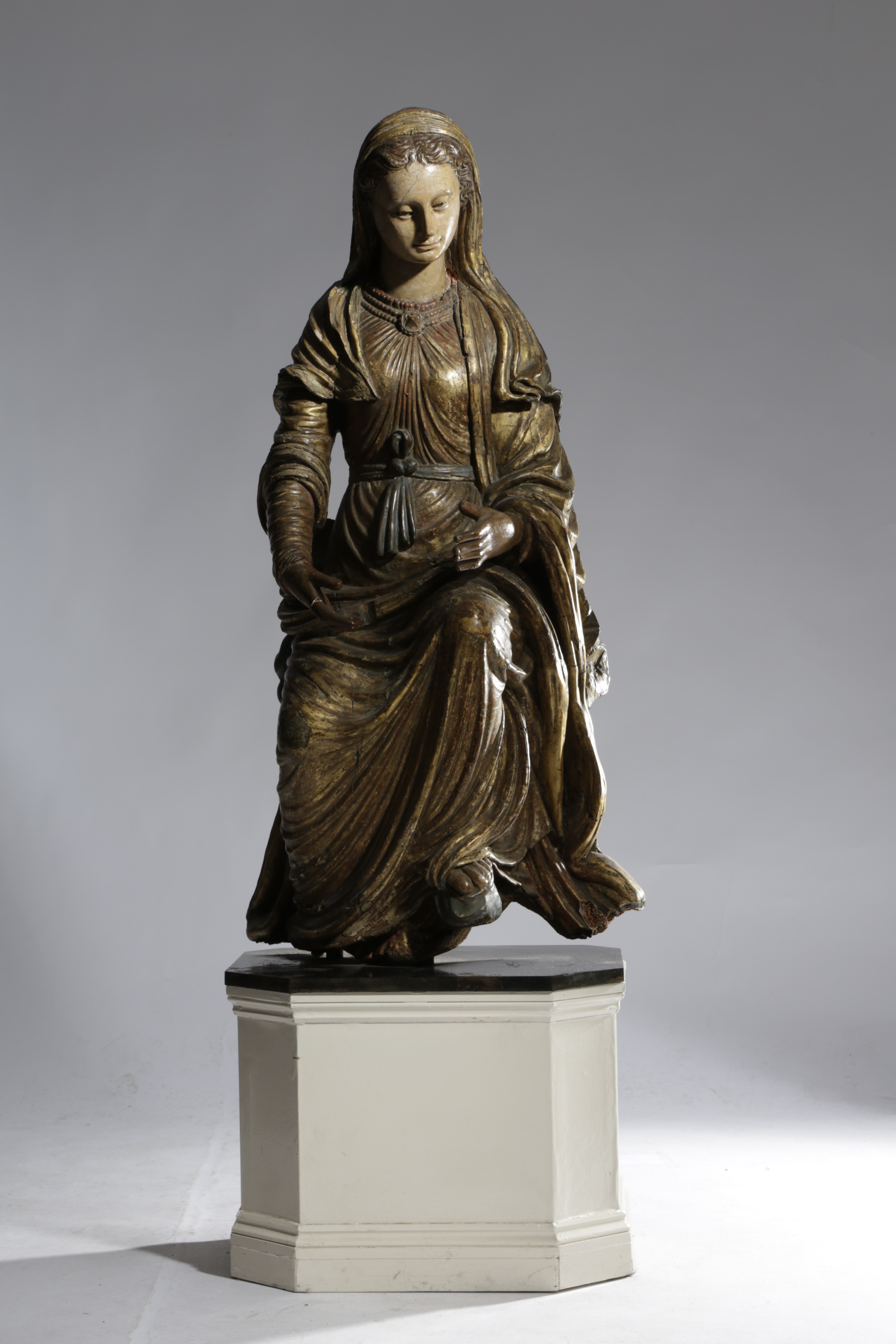 A FRENCH GILTWOOD AND POLYCHROME FIGURE OF THE VIRGIN MARY 16TH / 17TH CENTURY AND LATER mounted - Image 5 of 17