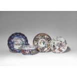 A SMALL COLLECTION OF JAPANESE PORCELAIN PIECES EDO PERIOD, 18TH CENTURY Comprising of three