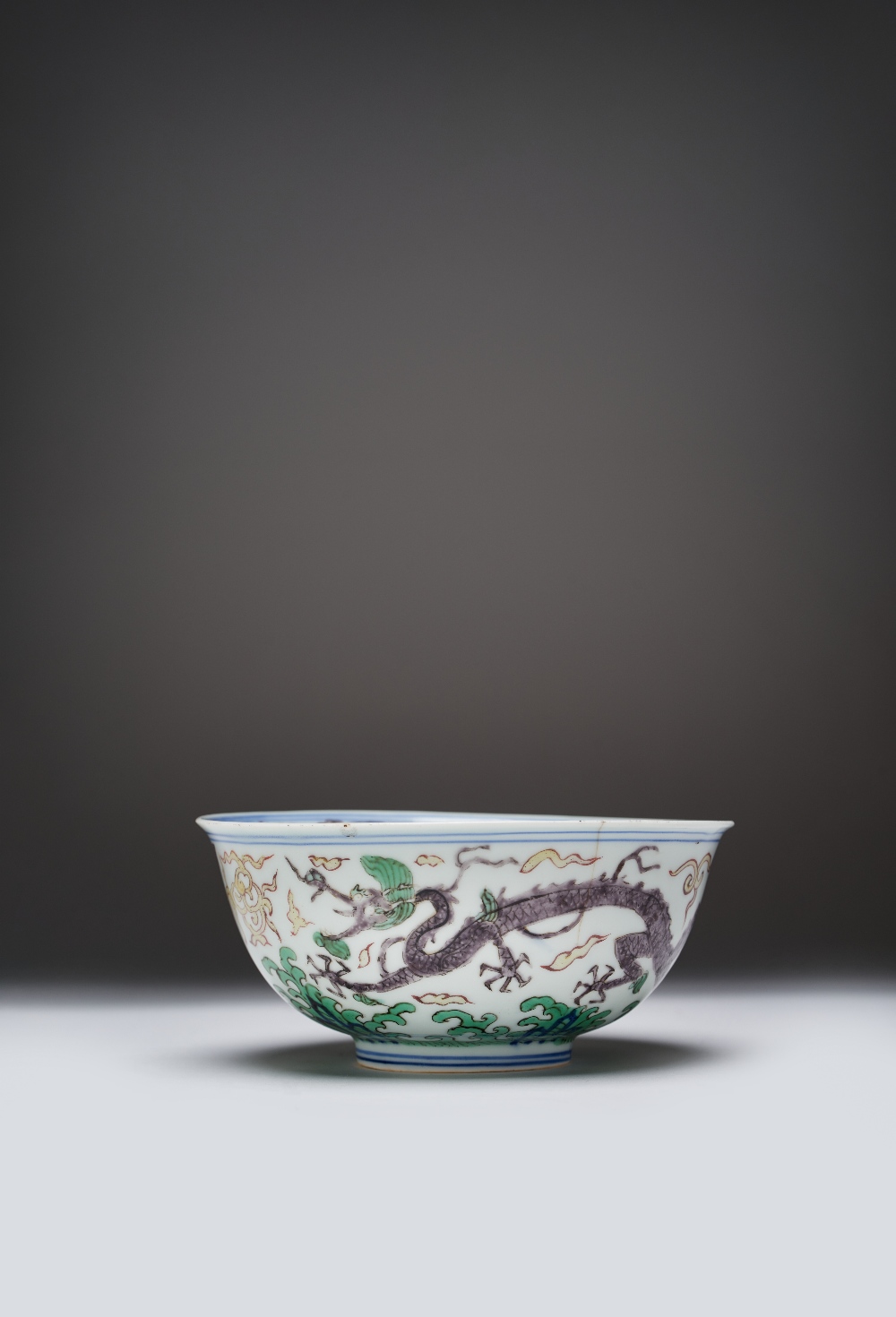 A VERY RARE CHINESE WUCAI DRAGON BOWL SIX CHARACTER JIAJING MARK AND OF THE PERIOD 1525-66 The - Image 5 of 9