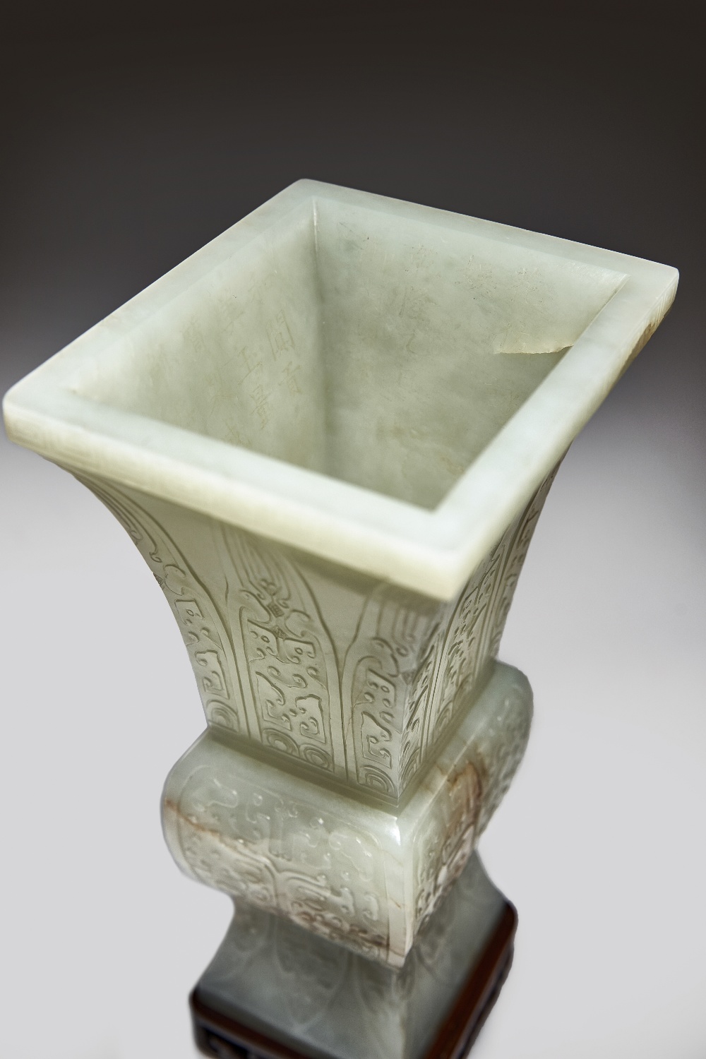 A RARE CHINESE IMPERIAL PALE CELADON JADE ARCHAISTIC VASE, FANGGU FOUR CHARACTER QIANLONG YU WAN - Image 3 of 6