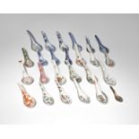 TWENTY FIVE CHINESE PORCELAIN SPOONS QING DYNASTY AND LATER Variously painted with figures, shou