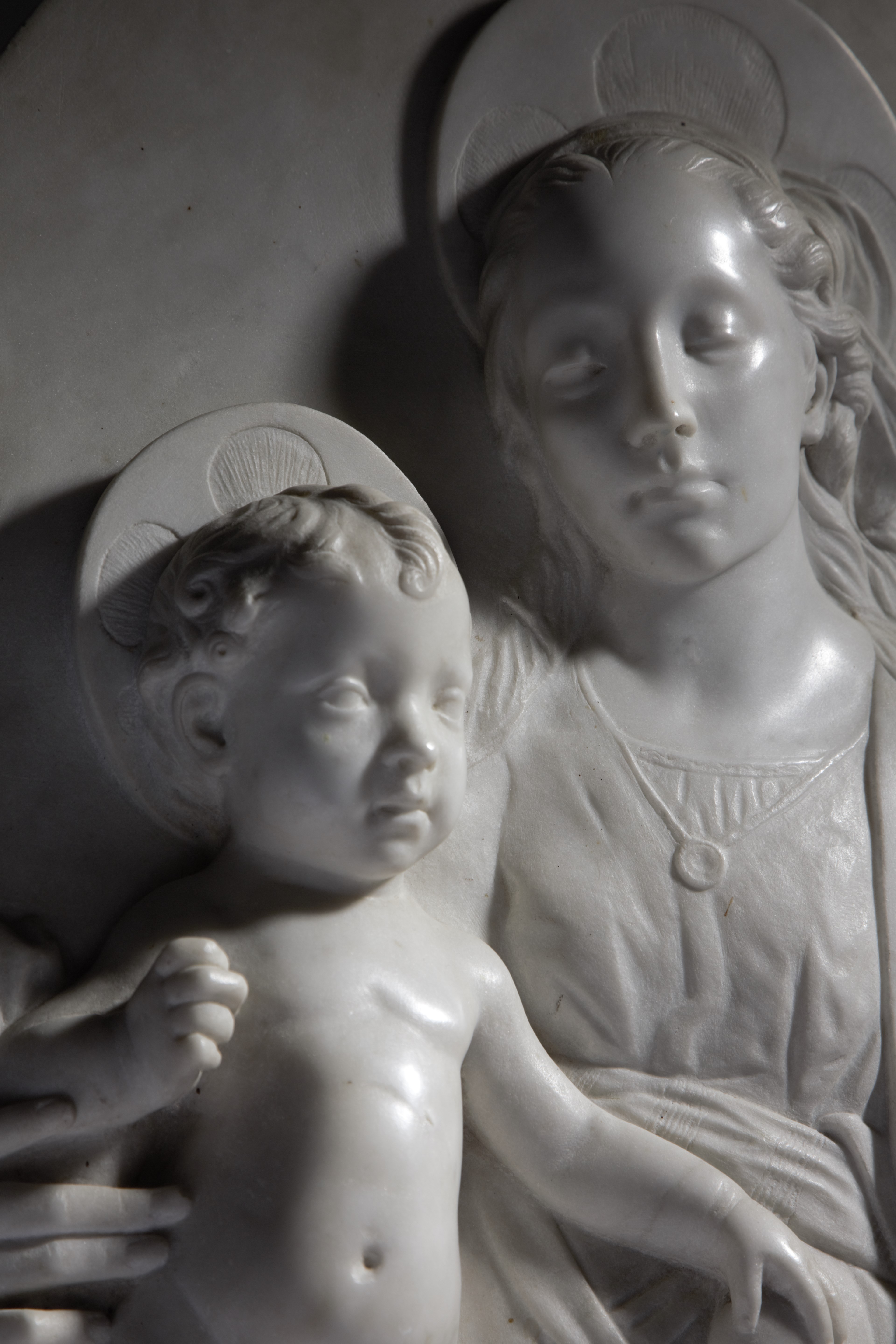 AN ITALIAN MARBLE RELIEF OF THE MADONNA AND CHILD AFTER VERROCCHIO, ATTRIBUTED TO GIOVANNI - Image 2 of 22
