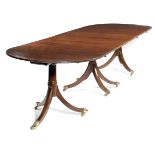 A MAHOGANY TRIPLE PILLAR DINING TABLE IN REGENCY STYLE EARLY 20TH CENTURY the top with a reeded