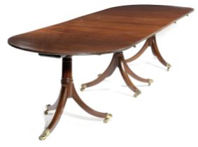 A MAHOGANY TRIPLE PILLAR DINING TABLE IN REGENCY STYLE EARLY 20TH CENTURY the top with a reeded