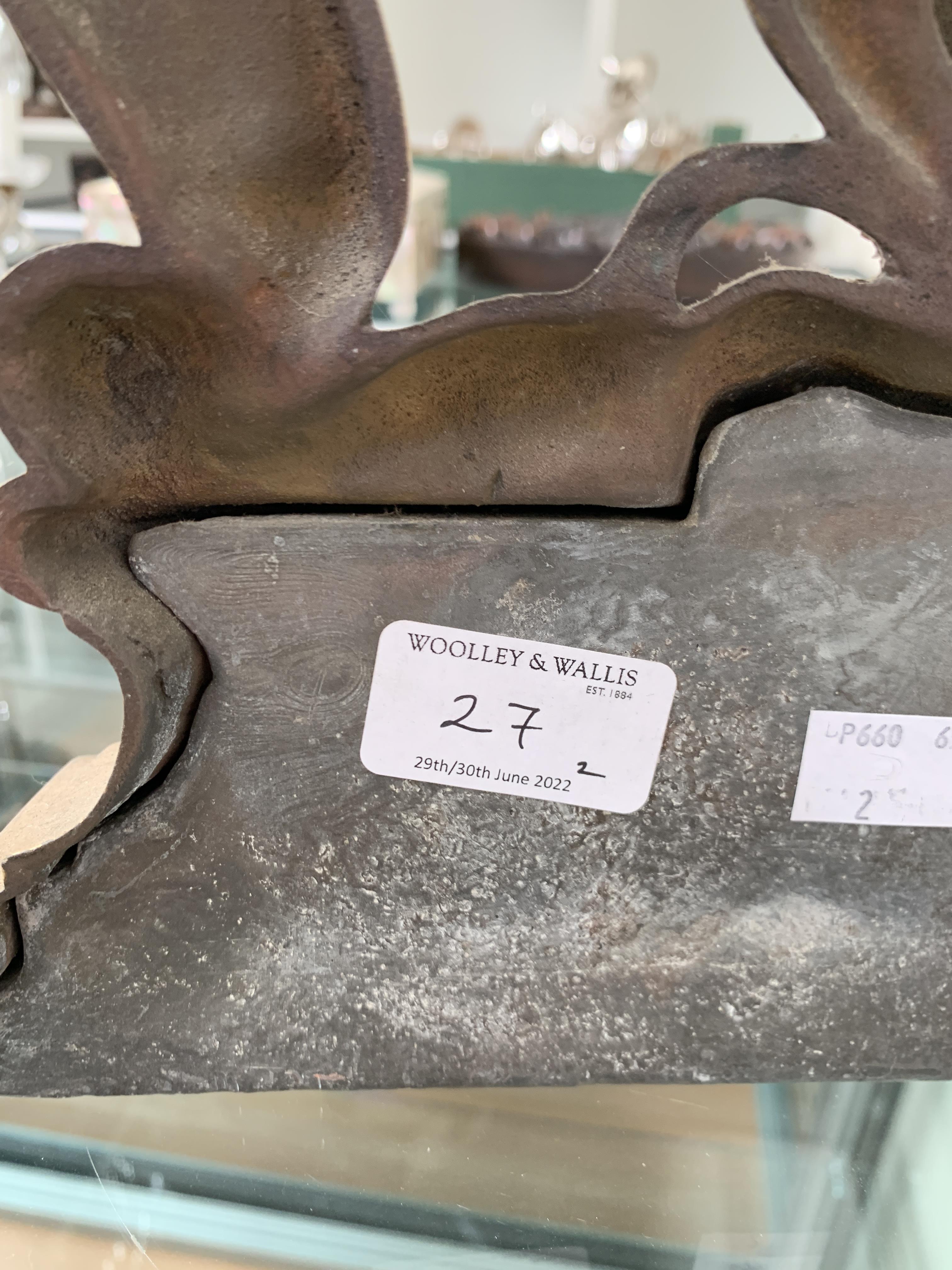 A PAIR OF VICTORIAN BRASS RAMPANT LION DOORSTOPS C.1870 facing left and right, with their front paws - Bild 2 aus 14