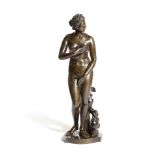 A FRENCH BRONZE FIGURE OF THE MEDICI VENUS AFTER THE ANTIQUE, LATE 19TH CENTURY standing before a