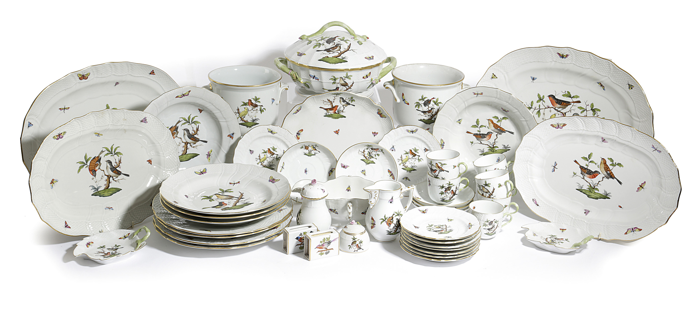 AMENDED - A HEREND PORCELAIN PART DINNER AND TEA SERVICE 20TH CENTURY in the Rothschild