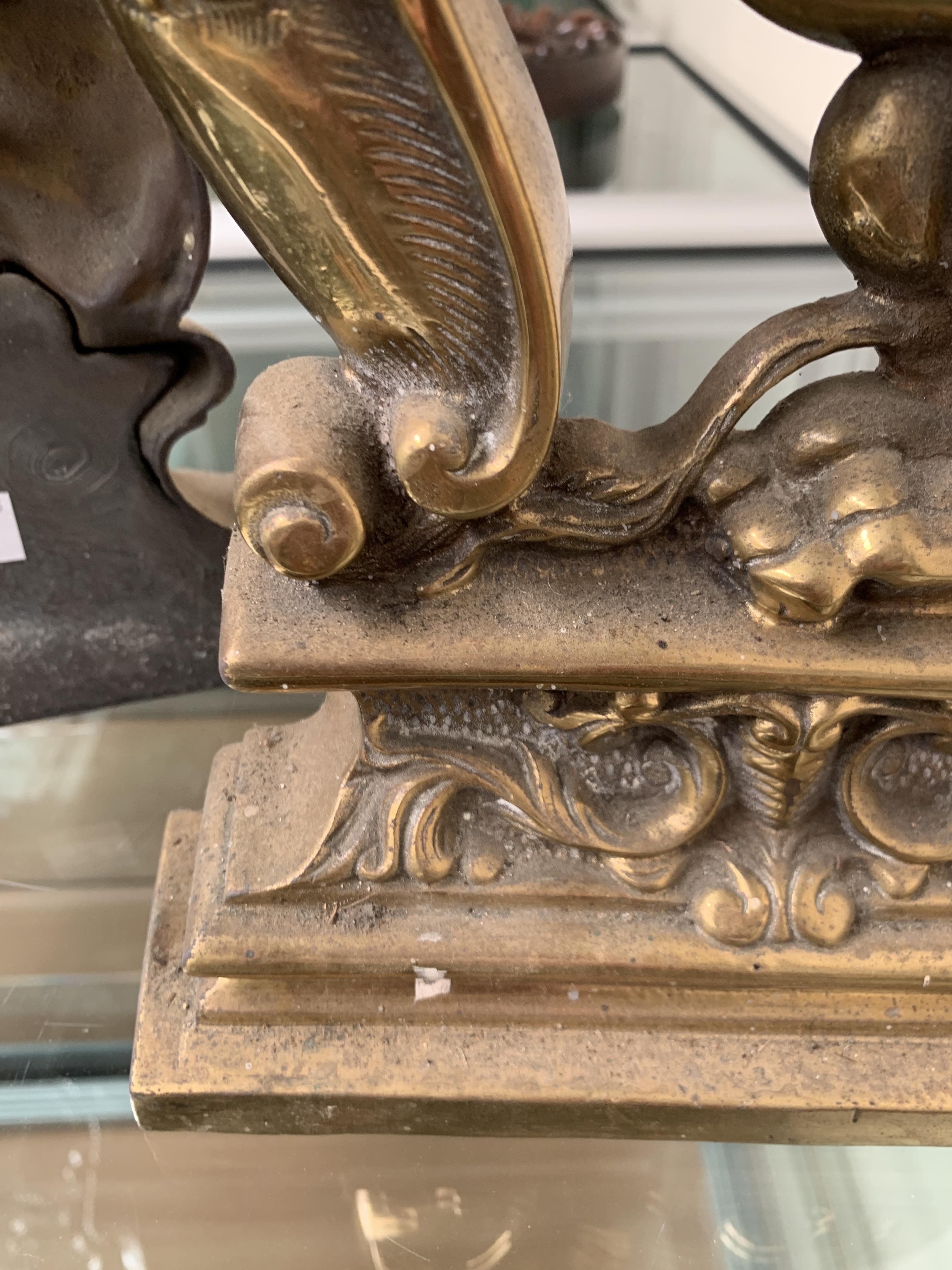 A PAIR OF VICTORIAN BRASS RAMPANT LION DOORSTOPS C.1870 facing left and right, with their front paws - Bild 10 aus 14