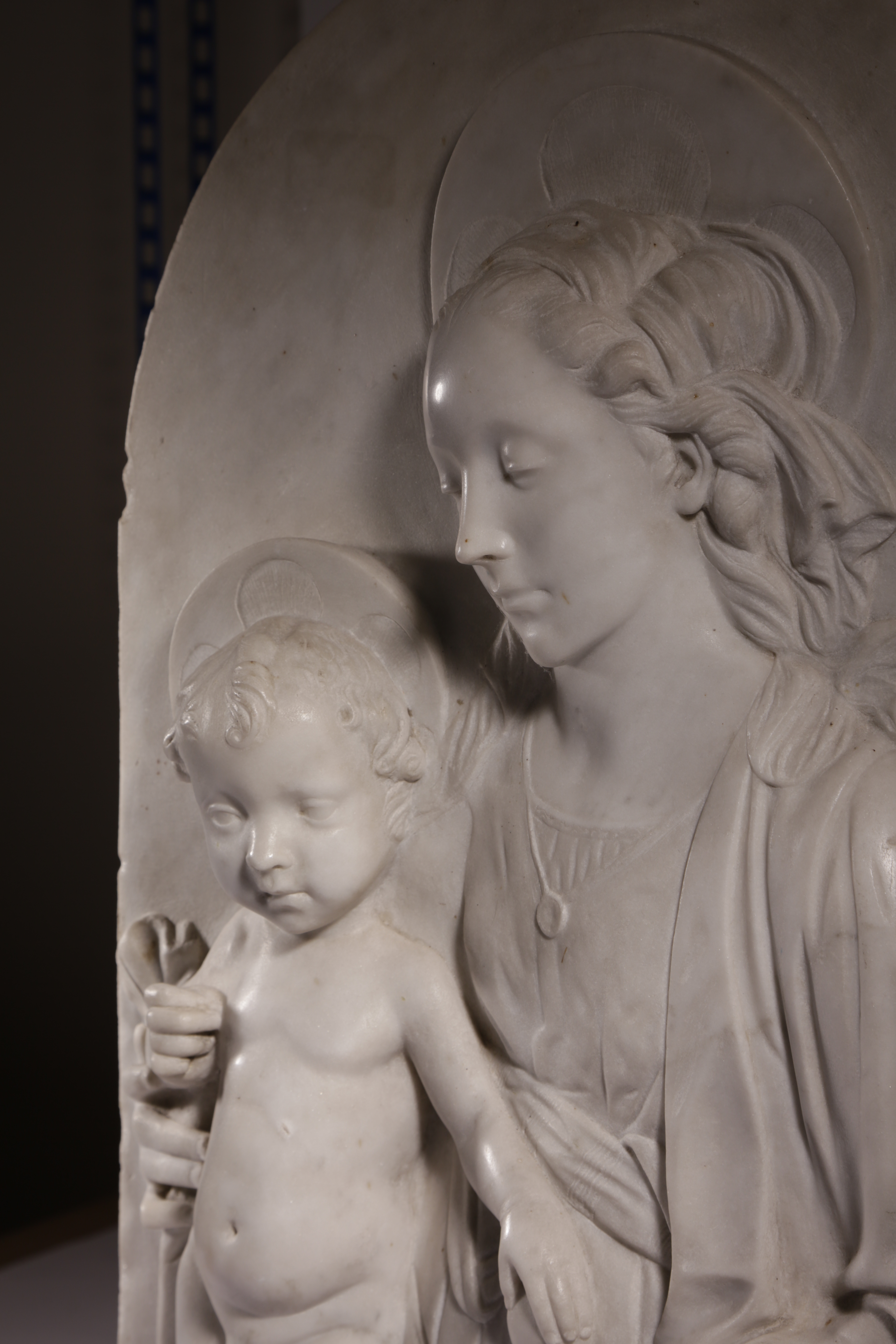 AN ITALIAN MARBLE RELIEF OF THE MADONNA AND CHILD AFTER VERROCCHIO, ATTRIBUTED TO GIOVANNI - Image 5 of 22