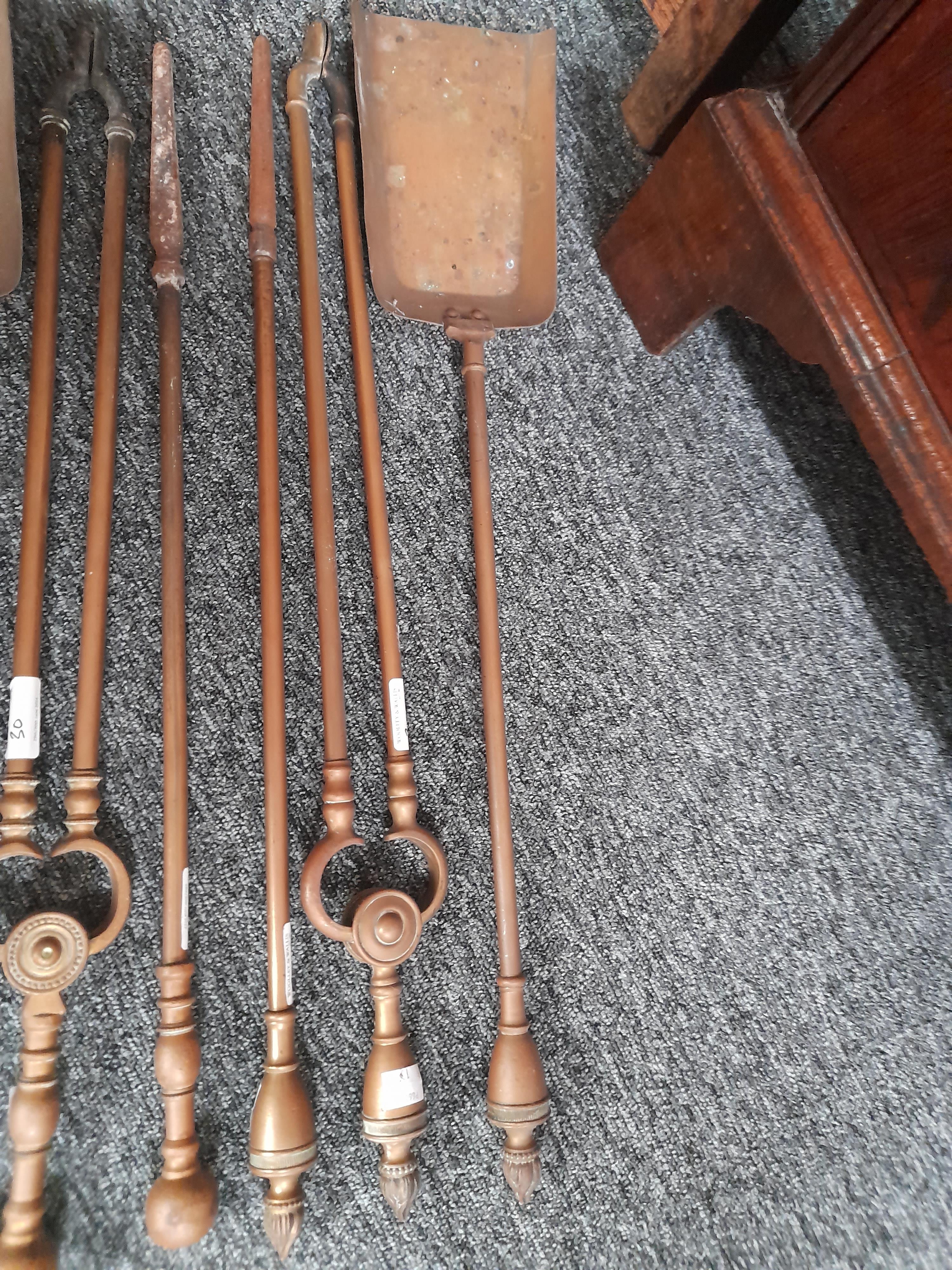 FOUR SETS OF BRASS FIRE IRONS 19TH CENTURY together with a pierced brass fire fender (13) 116.1cm - Bild 4 aus 19