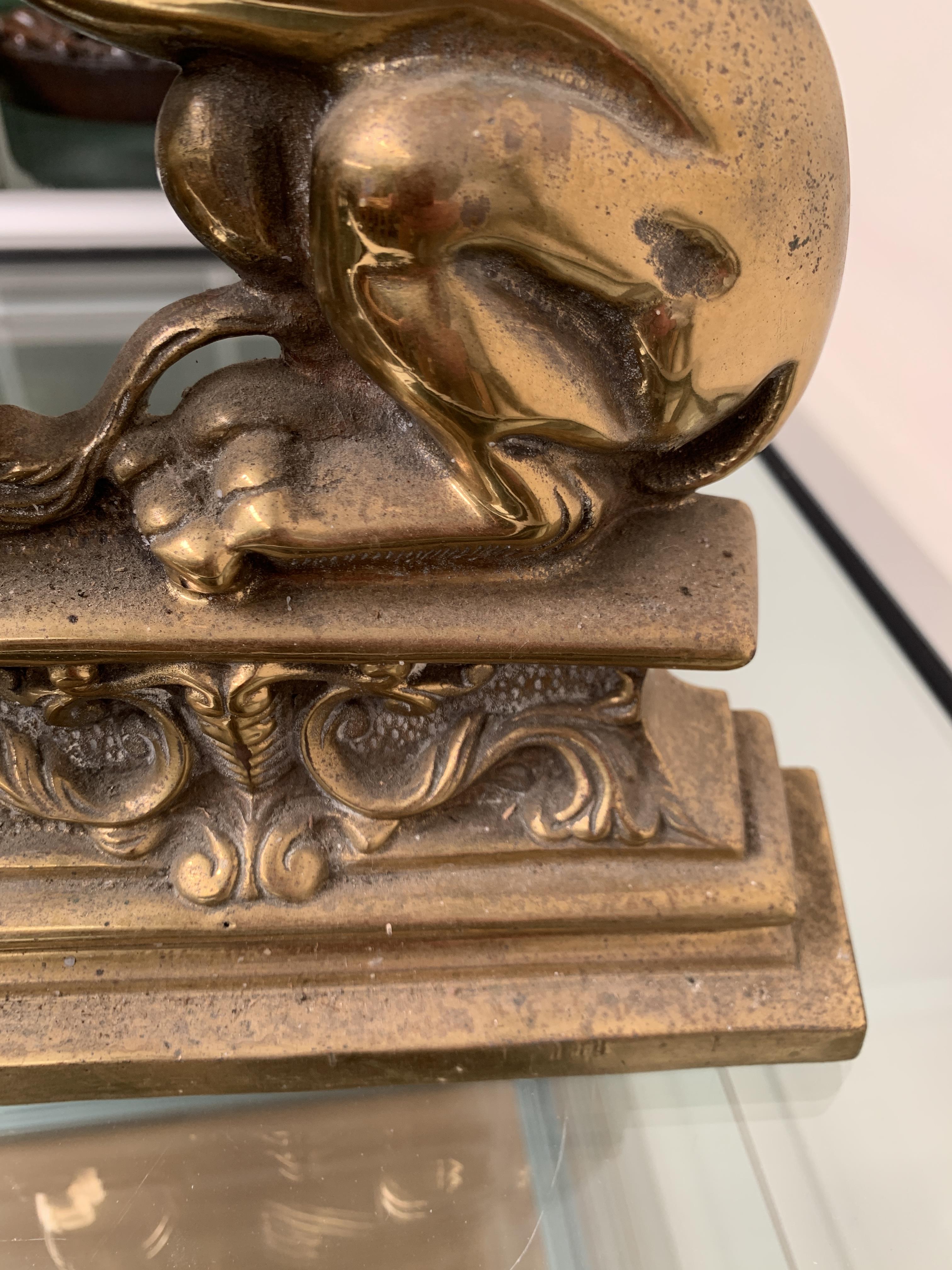 A PAIR OF VICTORIAN BRASS RAMPANT LION DOORSTOPS C.1870 facing left and right, with their front paws - Bild 11 aus 14