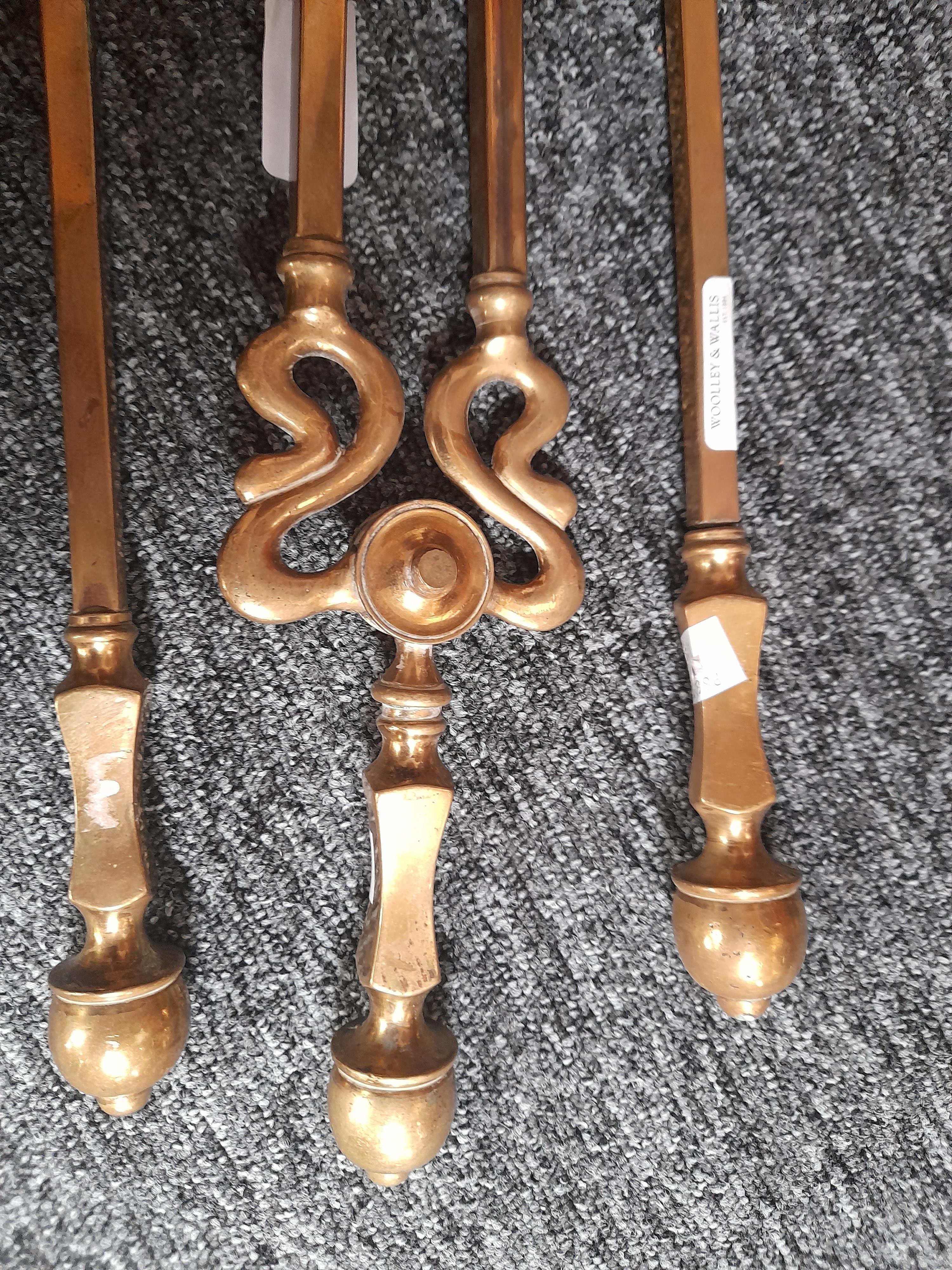 FOUR SETS OF BRASS FIRE IRONS 19TH CENTURY together with a pierced brass fire fender (13) 116.1cm - Bild 12 aus 19