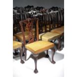 A MATCHED SET OF TWENTY-SIX MAHOGANY DINING CHAIRS IN CHIPPENDALE STYLE, LATE 19TH / EARLY 20TH