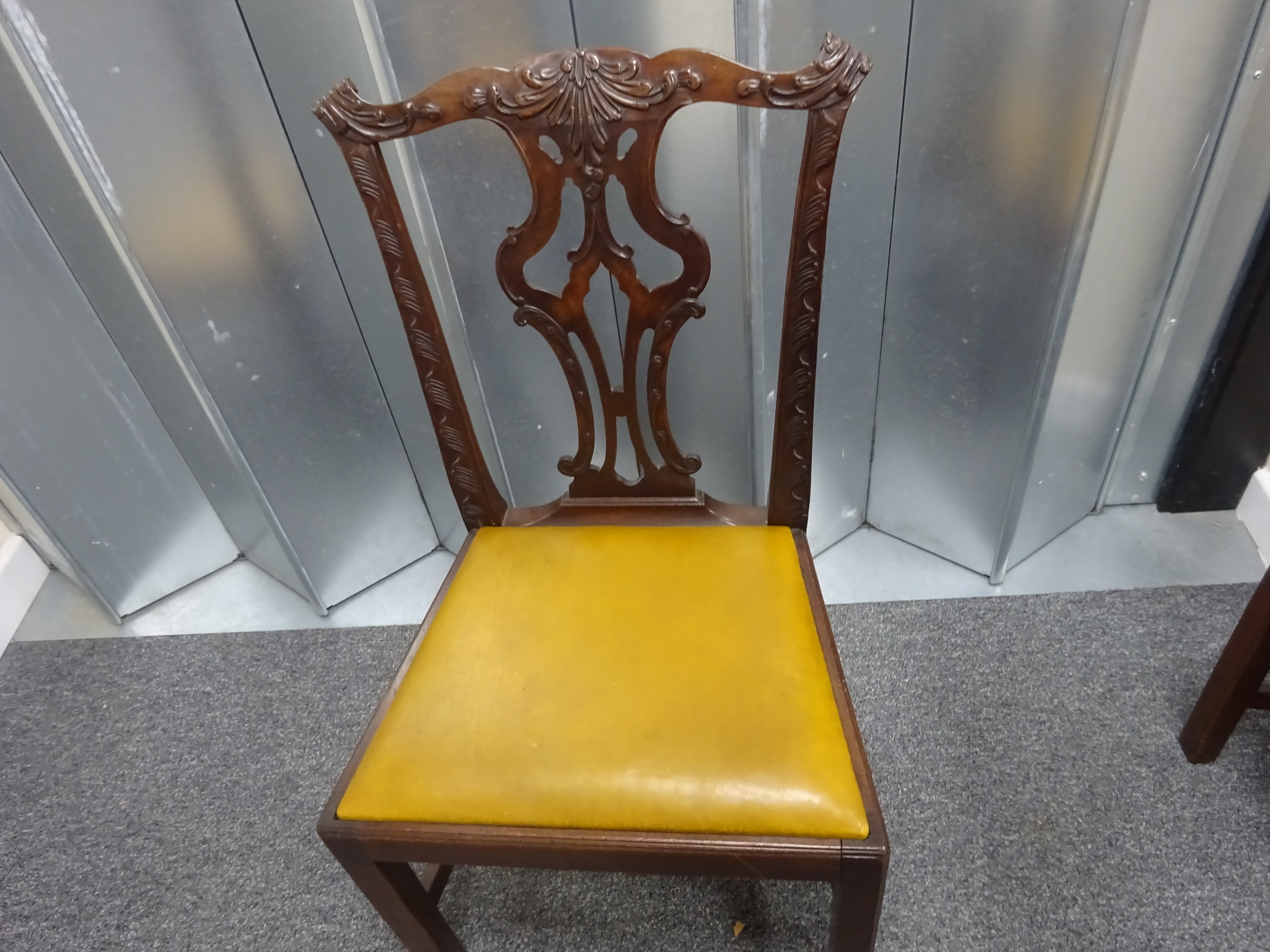 A SET OF SIX EARLY GEORGE III MAHOGANY DINING CHAIRS CHIPPENDALE PERIOD, C.1760-70 each with a - Bild 35 aus 73