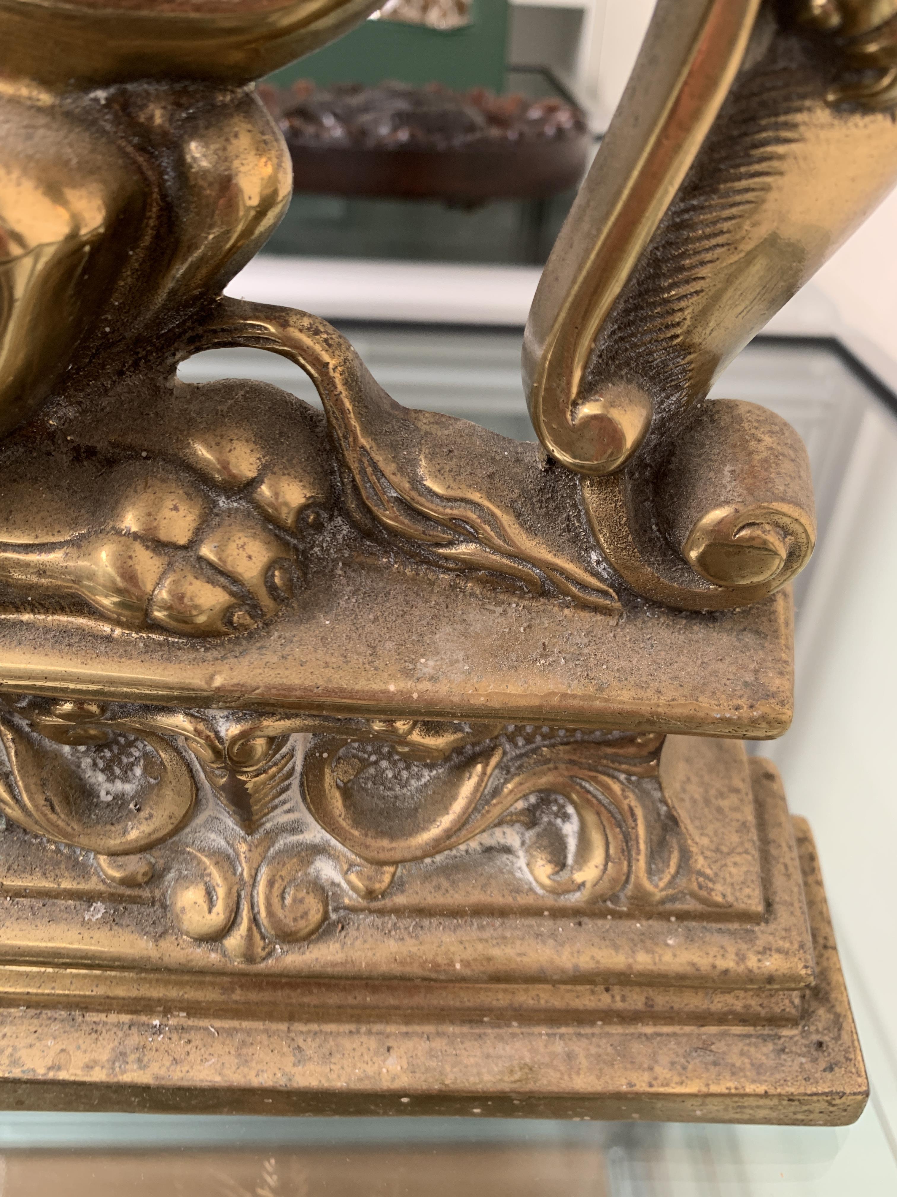 A PAIR OF VICTORIAN BRASS RAMPANT LION DOORSTOPS C.1870 facing left and right, with their front paws - Bild 6 aus 14