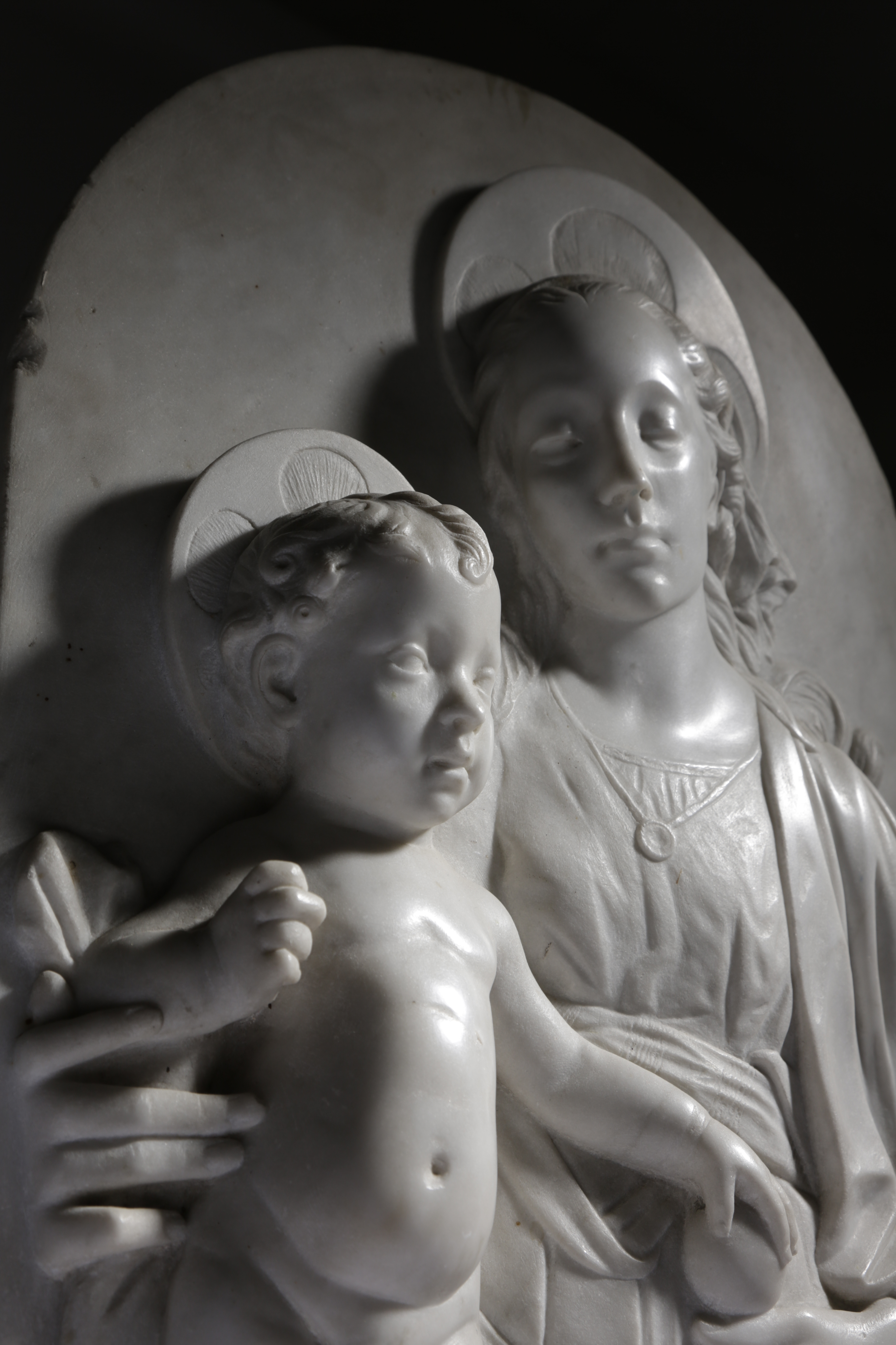 AN ITALIAN MARBLE RELIEF OF THE MADONNA AND CHILD AFTER VERROCCHIO, ATTRIBUTED TO GIOVANNI - Image 6 of 22
