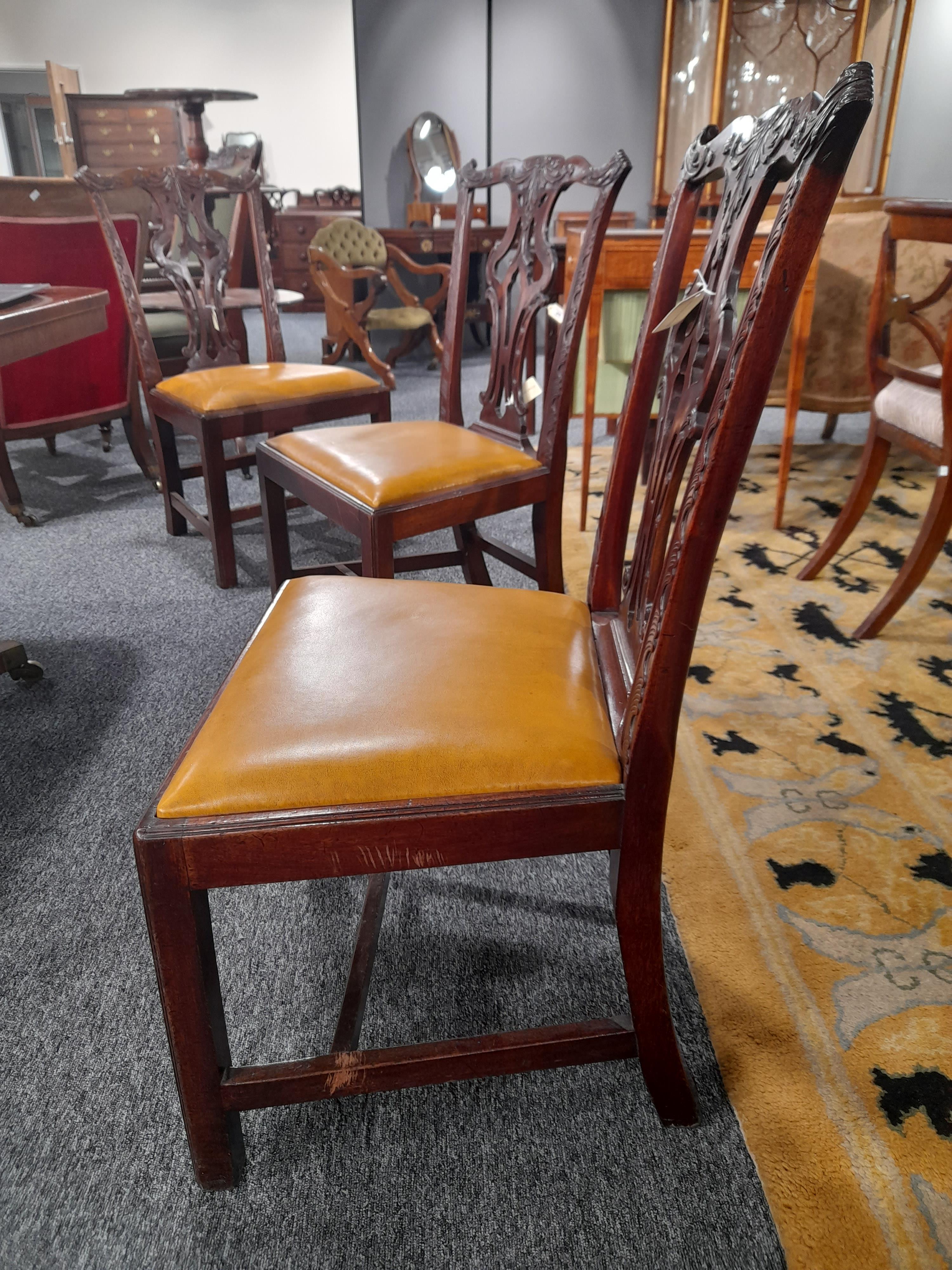 A SET OF SIX EARLY GEORGE III MAHOGANY DINING CHAIRS CHIPPENDALE PERIOD, C.1760-70 each with a - Bild 59 aus 73