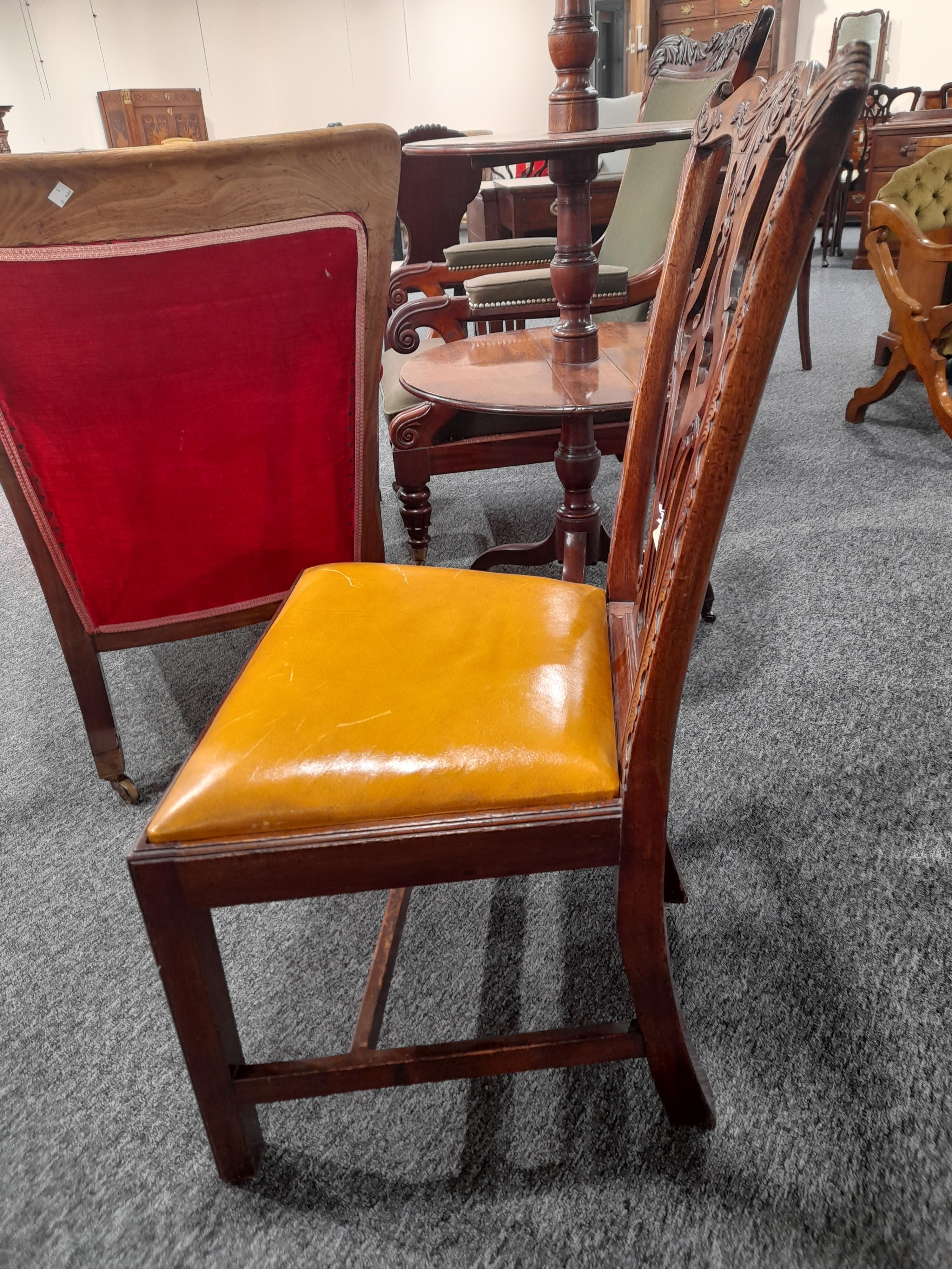 A SET OF SIX EARLY GEORGE III MAHOGANY DINING CHAIRS CHIPPENDALE PERIOD, C.1760-70 each with a - Bild 70 aus 73