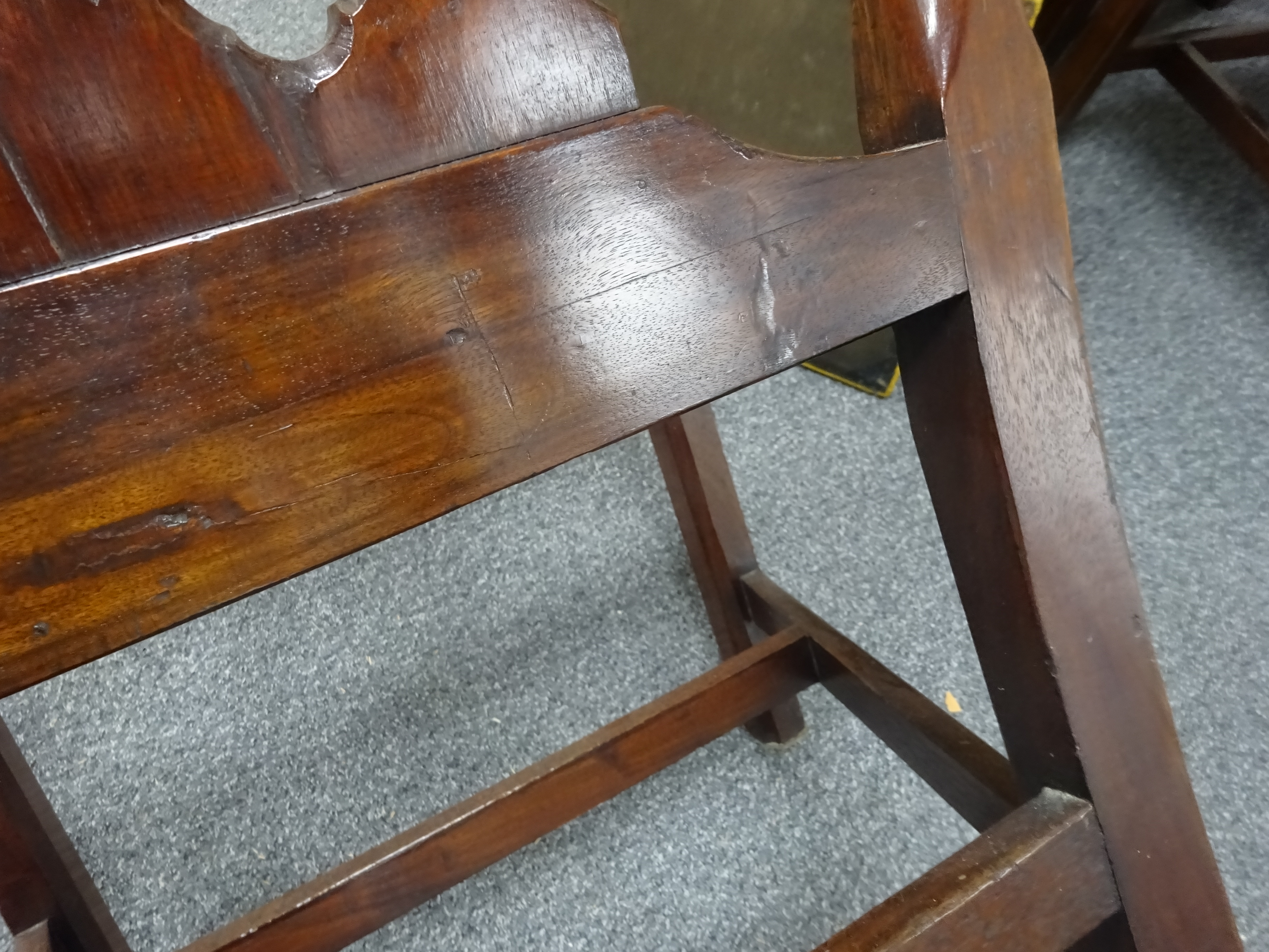 A SET OF SIX EARLY GEORGE III MAHOGANY DINING CHAIRS CHIPPENDALE PERIOD, C.1760-70 each with a - Bild 17 aus 73