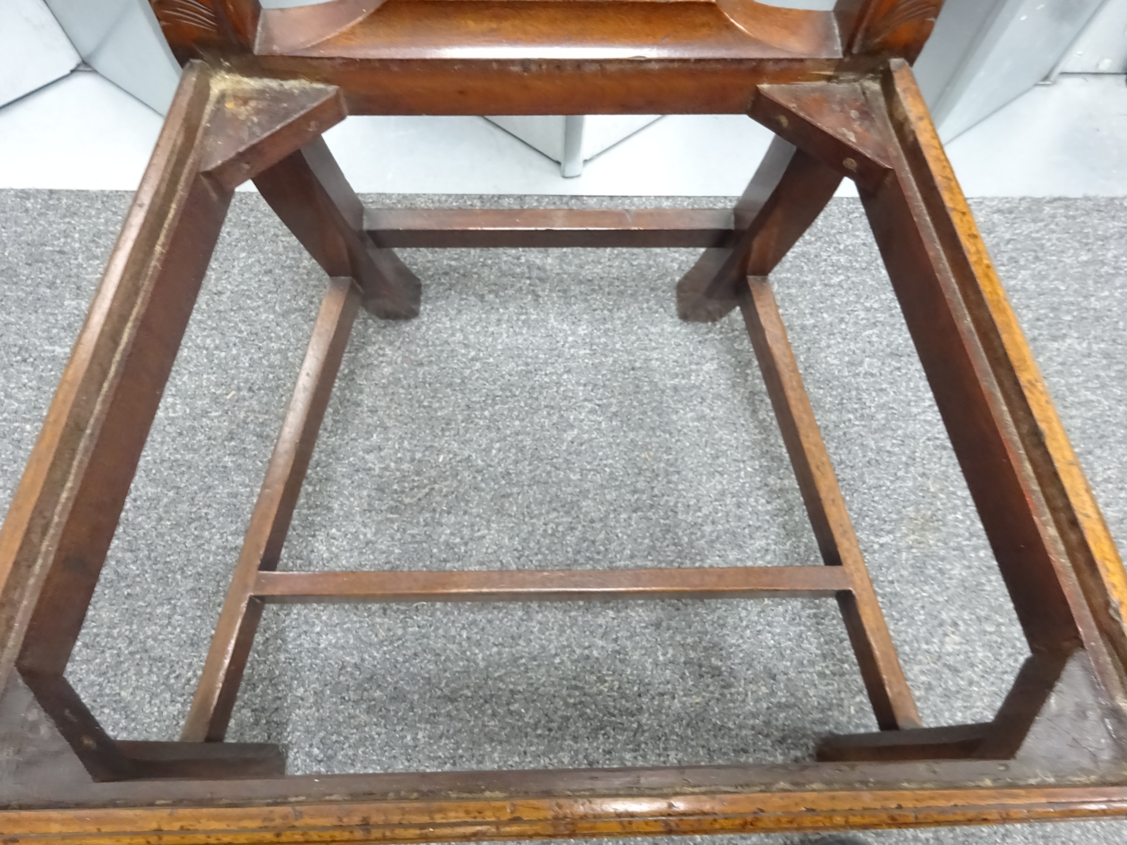 A SET OF SIX EARLY GEORGE III MAHOGANY DINING CHAIRS CHIPPENDALE PERIOD, C.1760-70 each with a - Bild 14 aus 73