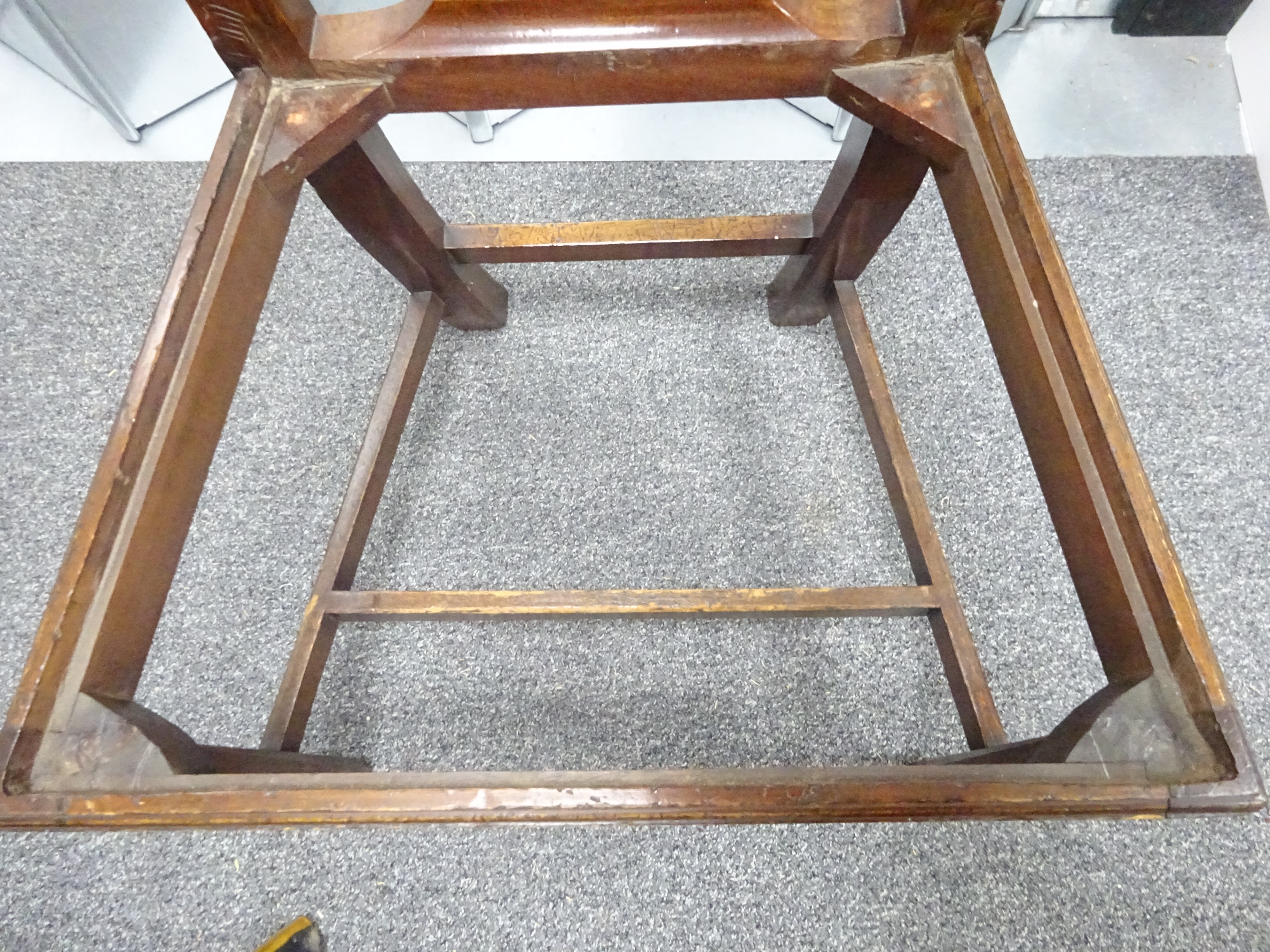 A SET OF SIX EARLY GEORGE III MAHOGANY DINING CHAIRS CHIPPENDALE PERIOD, C.1760-70 each with a - Bild 3 aus 73