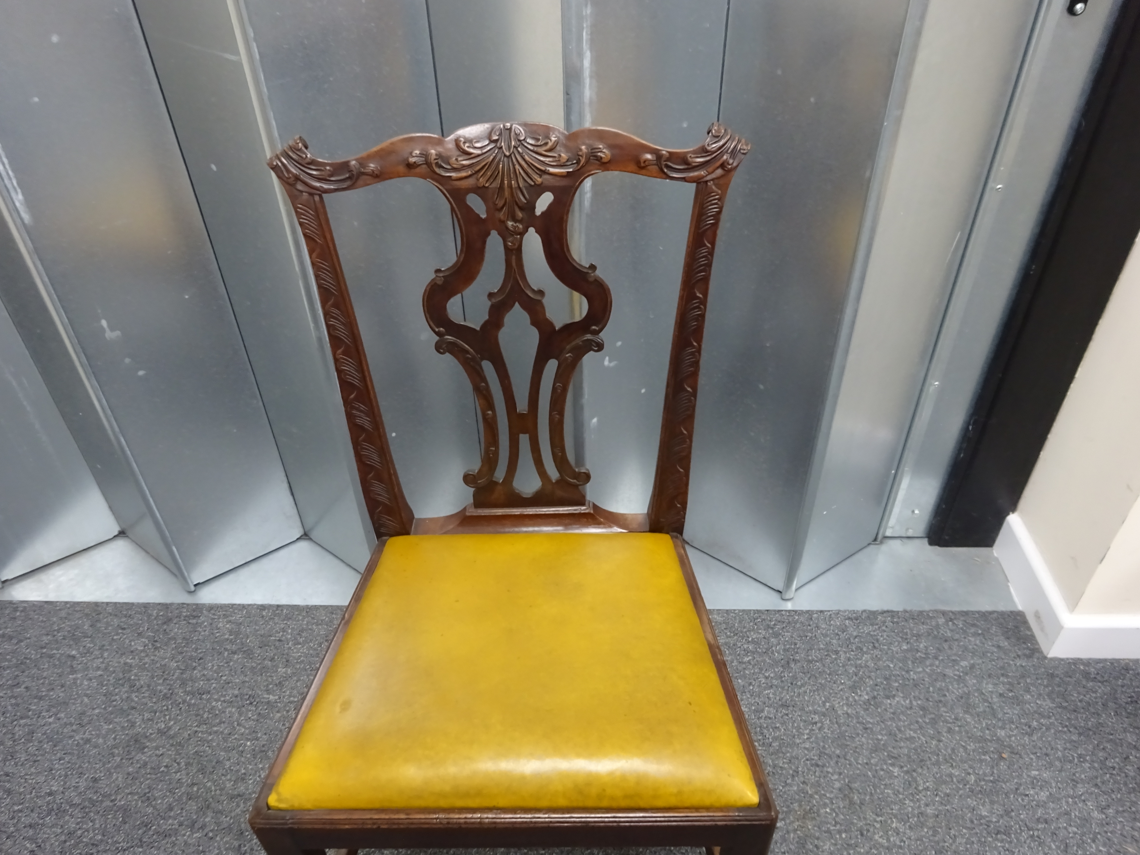 A SET OF SIX EARLY GEORGE III MAHOGANY DINING CHAIRS CHIPPENDALE PERIOD, C.1760-70 each with a - Bild 19 aus 73