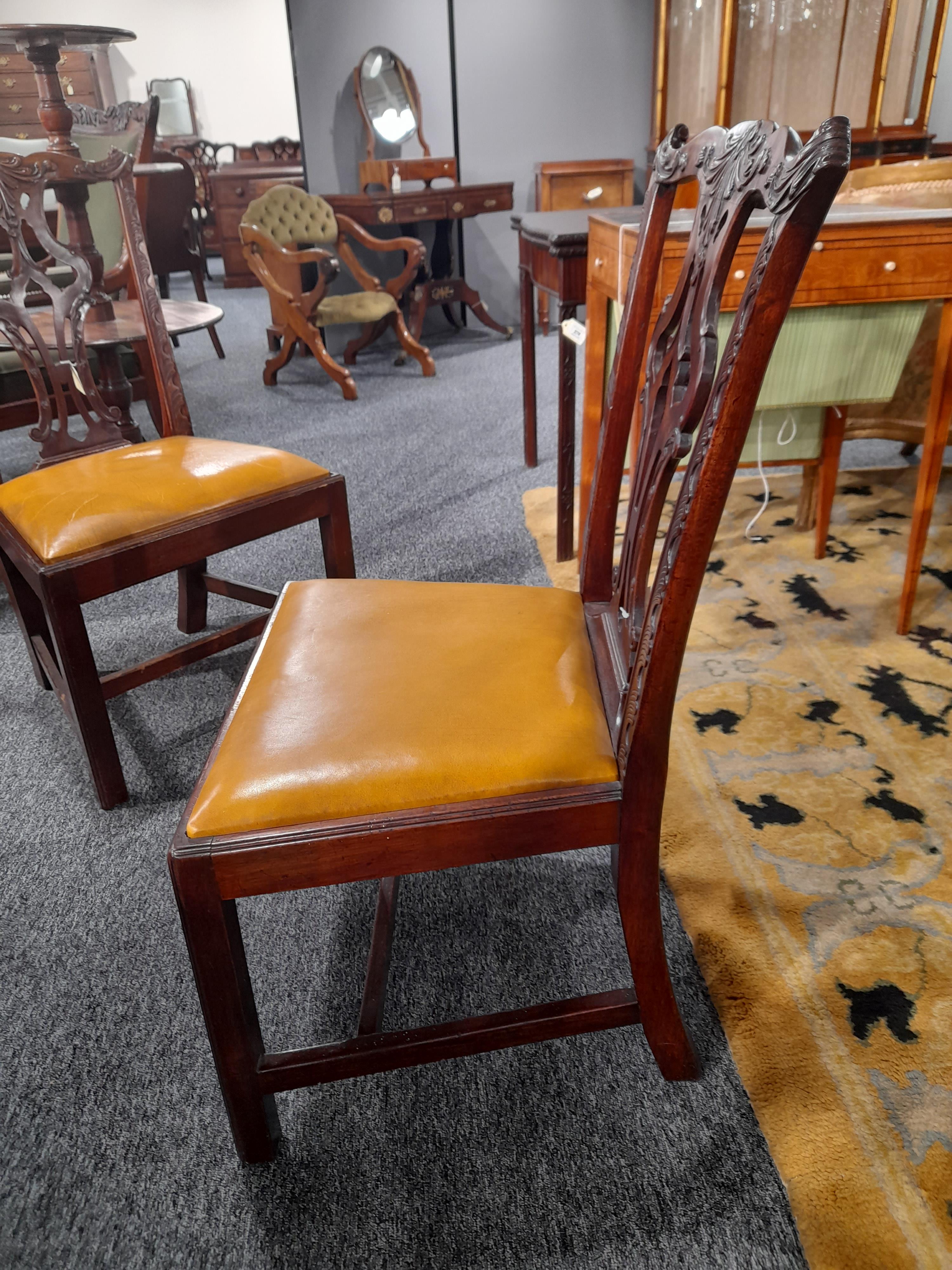 A SET OF SIX EARLY GEORGE III MAHOGANY DINING CHAIRS CHIPPENDALE PERIOD, C.1760-70 each with a - Bild 64 aus 73