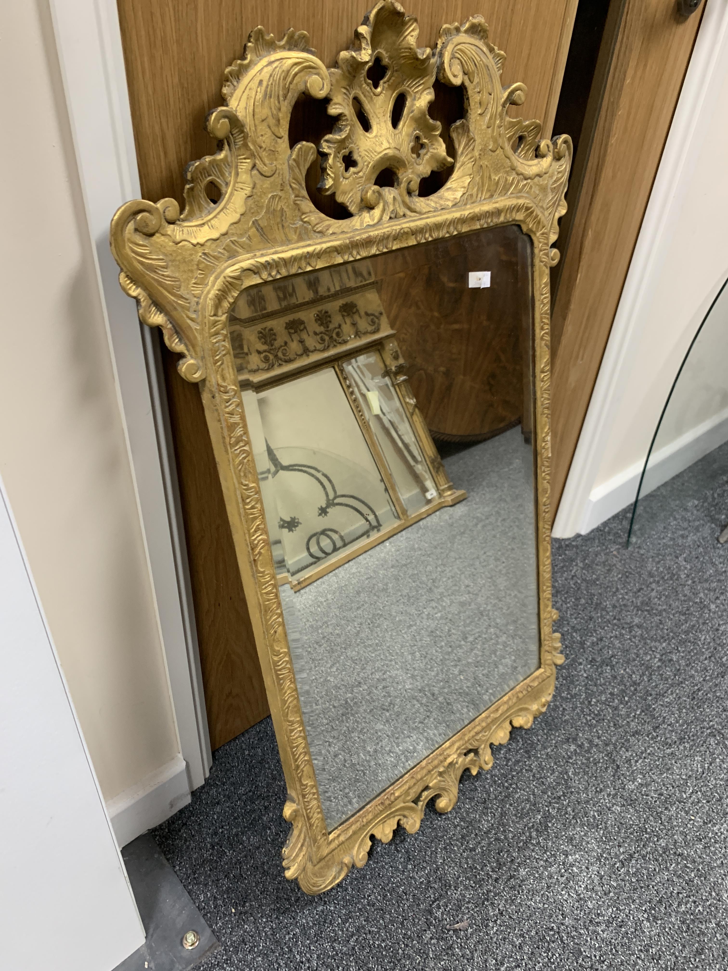 A GEORGE II GILTWOOD WALL MIRROR C.1735 the later arched bevelled plate within a leaf carved - Bild 9 aus 14