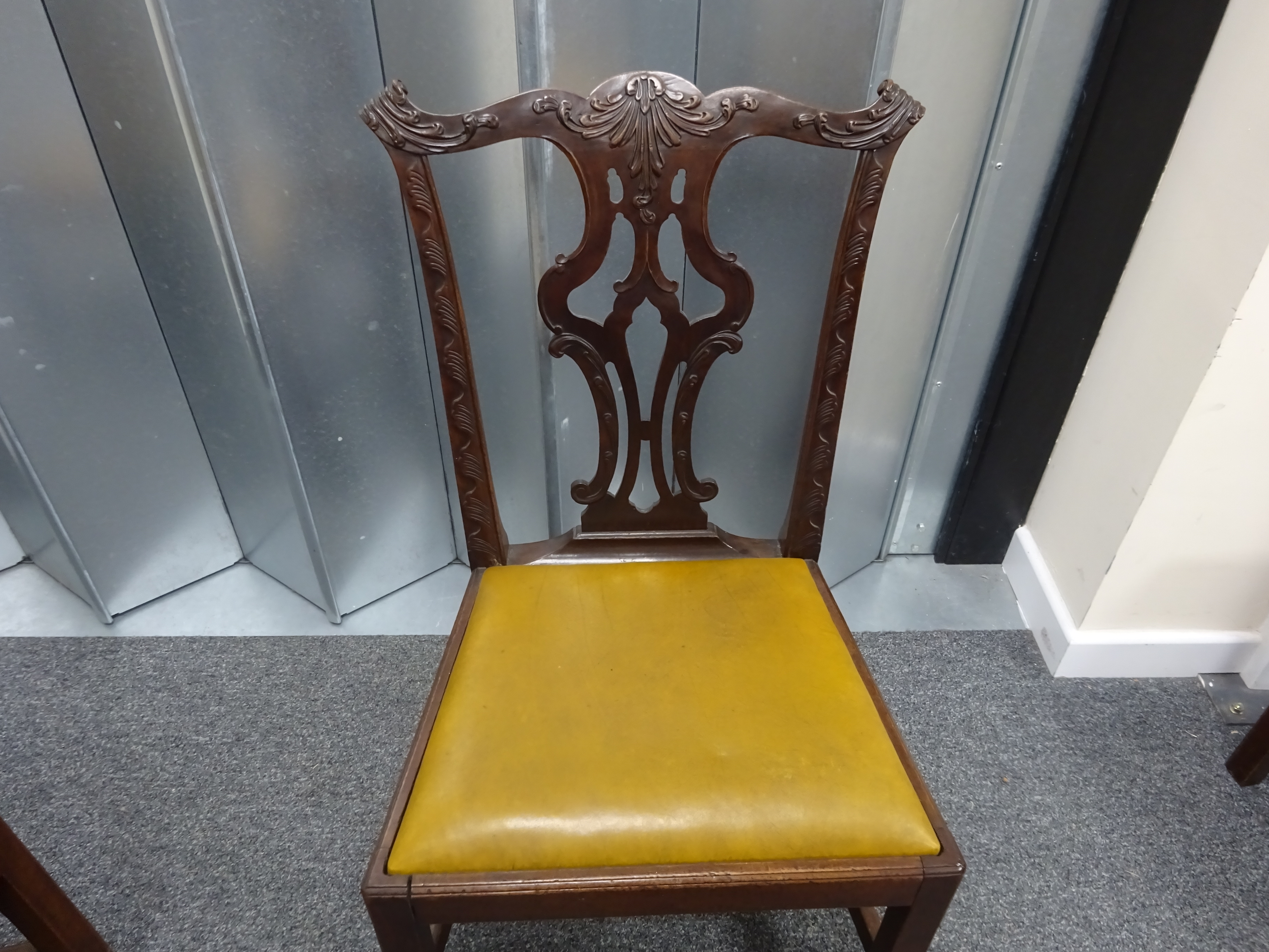 A SET OF SIX EARLY GEORGE III MAHOGANY DINING CHAIRS CHIPPENDALE PERIOD, C.1760-70 each with a - Bild 6 aus 73