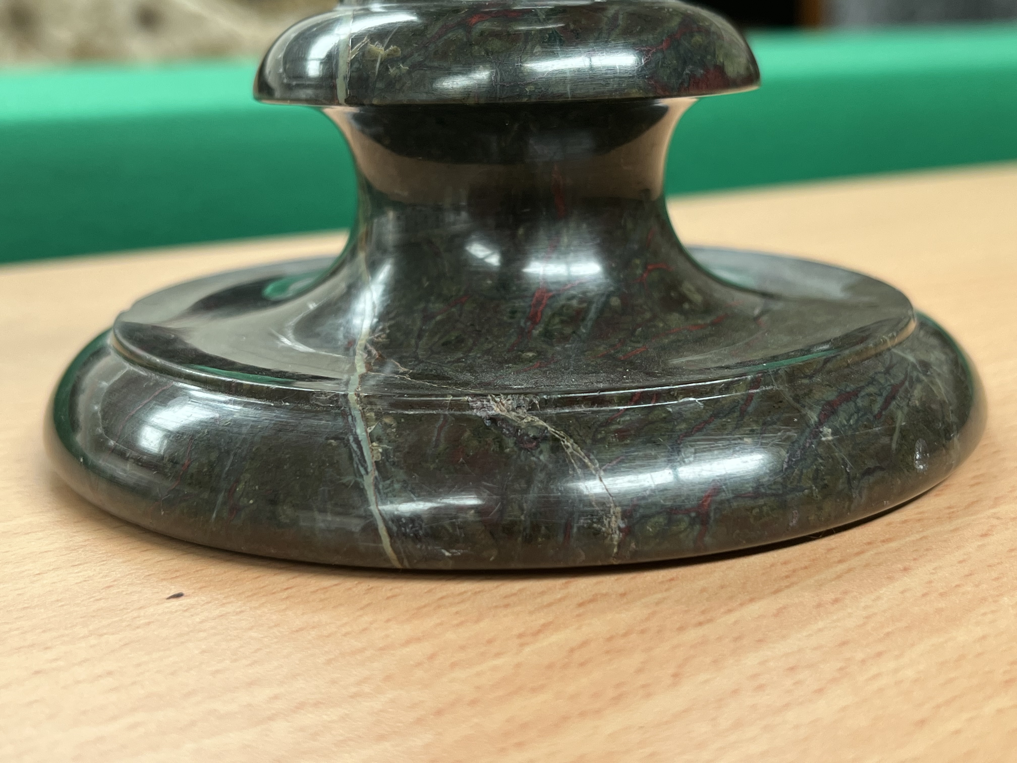 A PAIR OF CORNISH GREEN AND RED SERPENTINE CANDLESTICKS LATE 19TH / EARLY 20TH CENTURY each with - Image 7 of 18