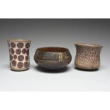 Three Peru vessels pottery, including a Moche beaker painted with a white ground and red spots, 11.