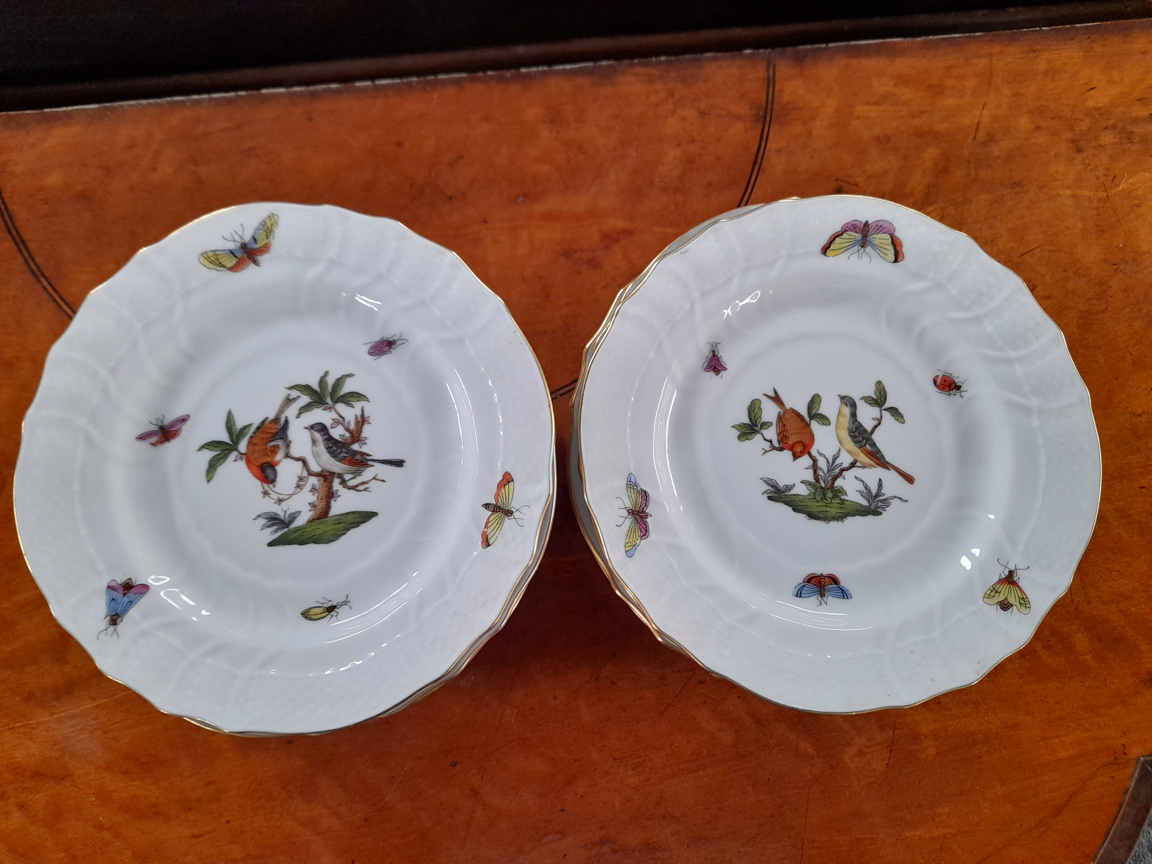 A HEREND PORCELAIN PART DINNER AND TEA SERVICE 20TH CENTURY in the Rothschild Birds pattern, with - Image 10 of 10