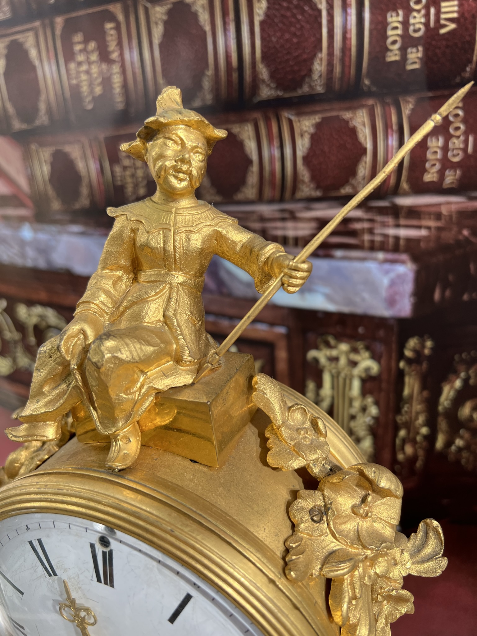 A FRENCH LOUIS XV ORMOLU AND PATINATED BRONZE ELEPHANT MANTEL CLOCK AFTER A DESIGN BY JACQUES AND - Bild 22 aus 23