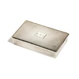 A ROYAL PRESENTATION SILVER BOX BY NATHAN BLOOM & SON LTD, LONDON, 1942 of rectangular form, with