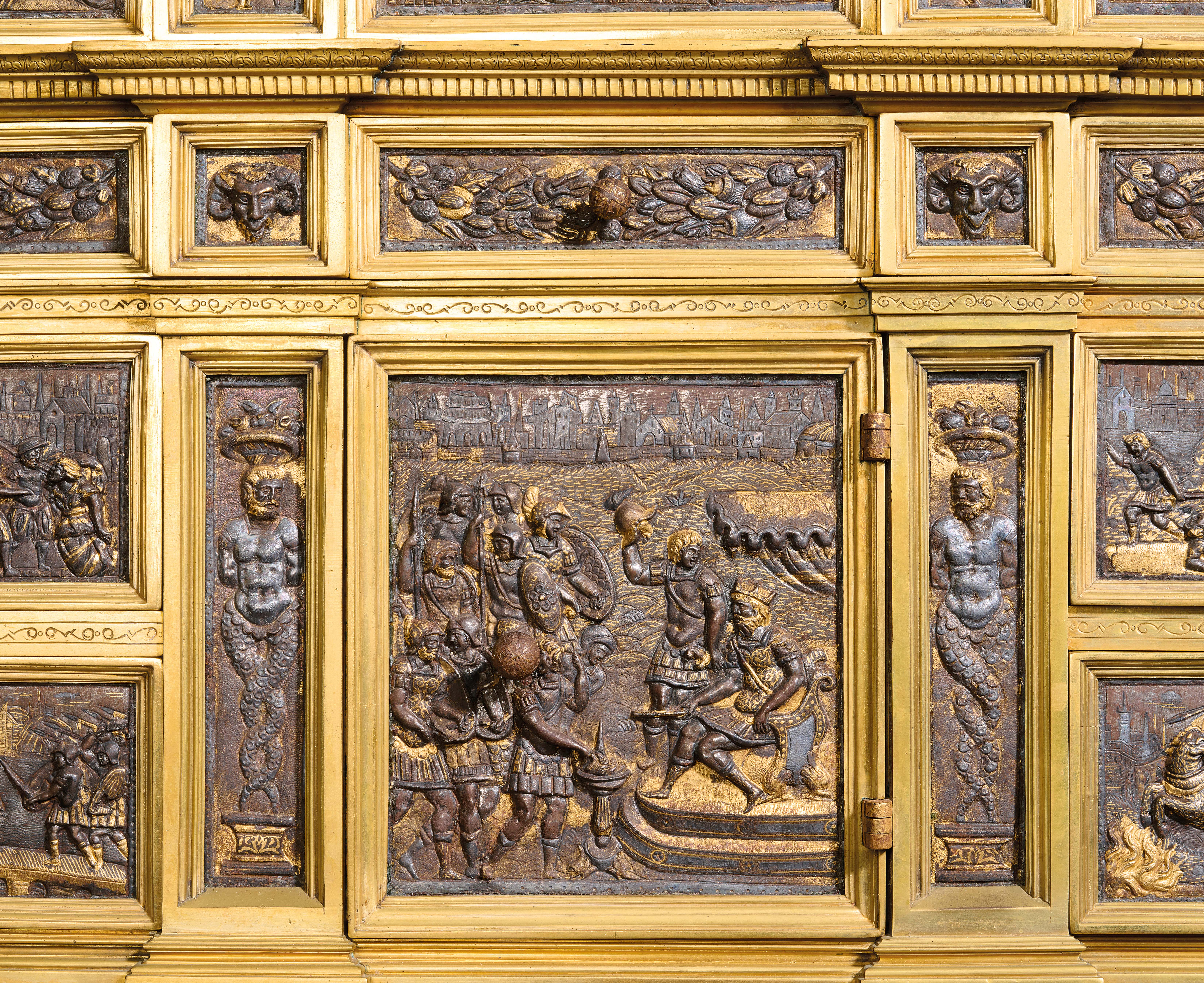 'THE ROTHSCHILD MILANESE ARMOURER'S CABINET' A RARE NORTH ITALIAN DAMASCENED STEEL AND GILT BRONZE - Bild 2 aus 6