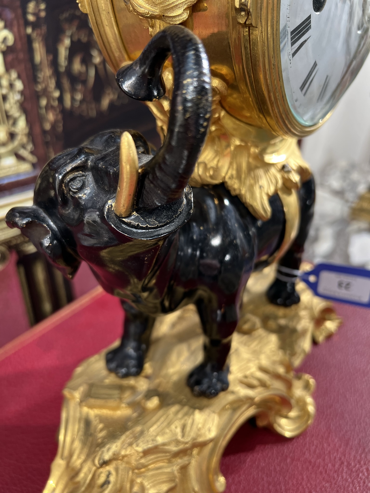 A FRENCH LOUIS XV ORMOLU AND PATINATED BRONZE ELEPHANT MANTEL CLOCK AFTER A DESIGN BY JACQUES AND - Bild 17 aus 23