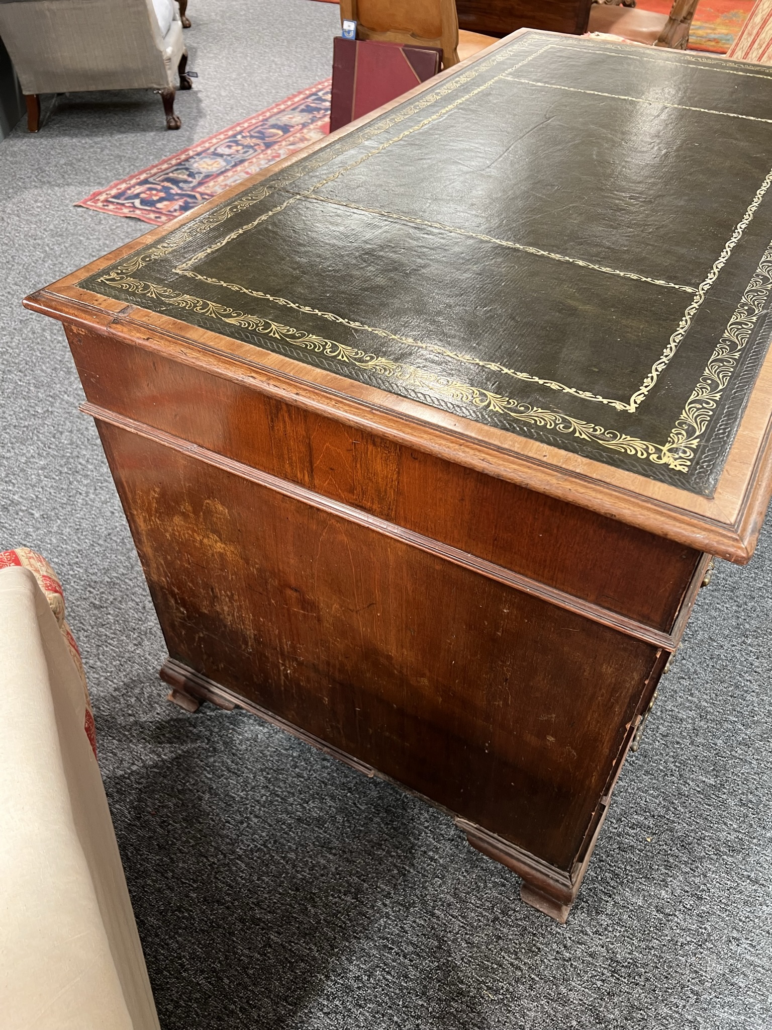 A MAHOGANY KNEEHOLE DESK IN GEORGE III STYLE, 18TH CENTURY ELEMENTS BUT LATER ADAPTED the moulded - Image 10 of 14