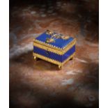 A SMALL LAPIS LAZULI AND GOLD MOUNTED CASKET 18TH / 19TH CENTURY the chamfered hinged lid