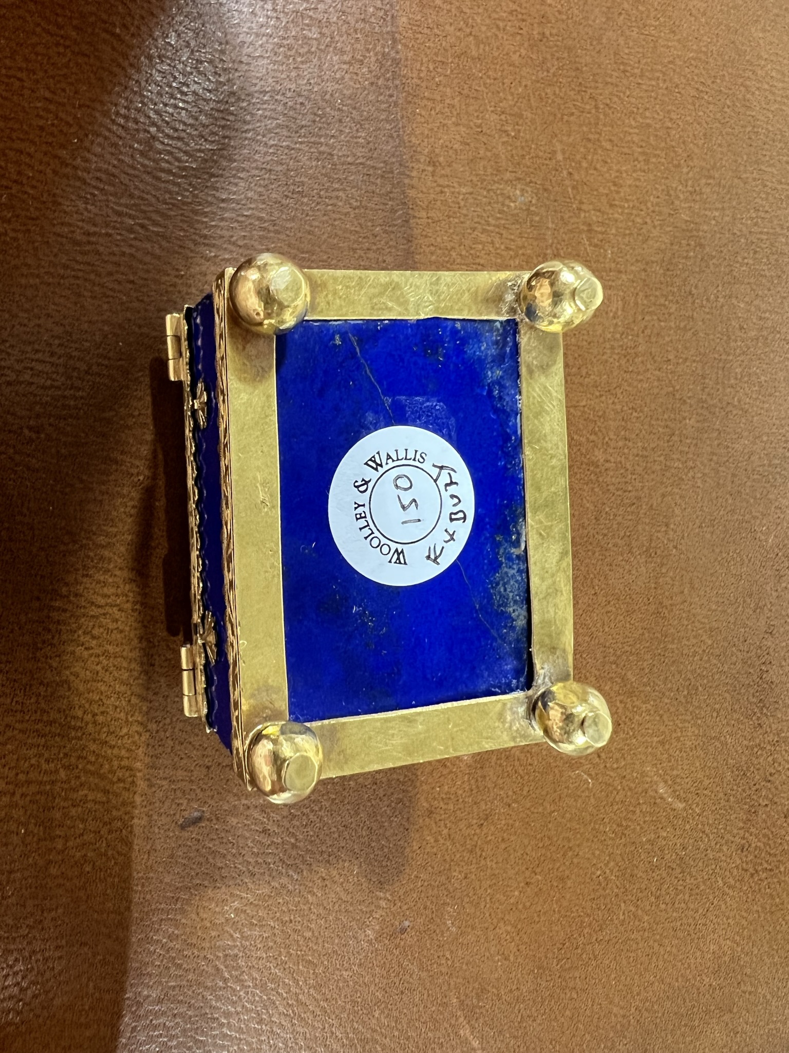 A SMALL LAPIS LAZULI AND GOLD MOUNTED CASKET 18TH / 19TH CENTURY the chamfered hinged lid - Bild 5 aus 12