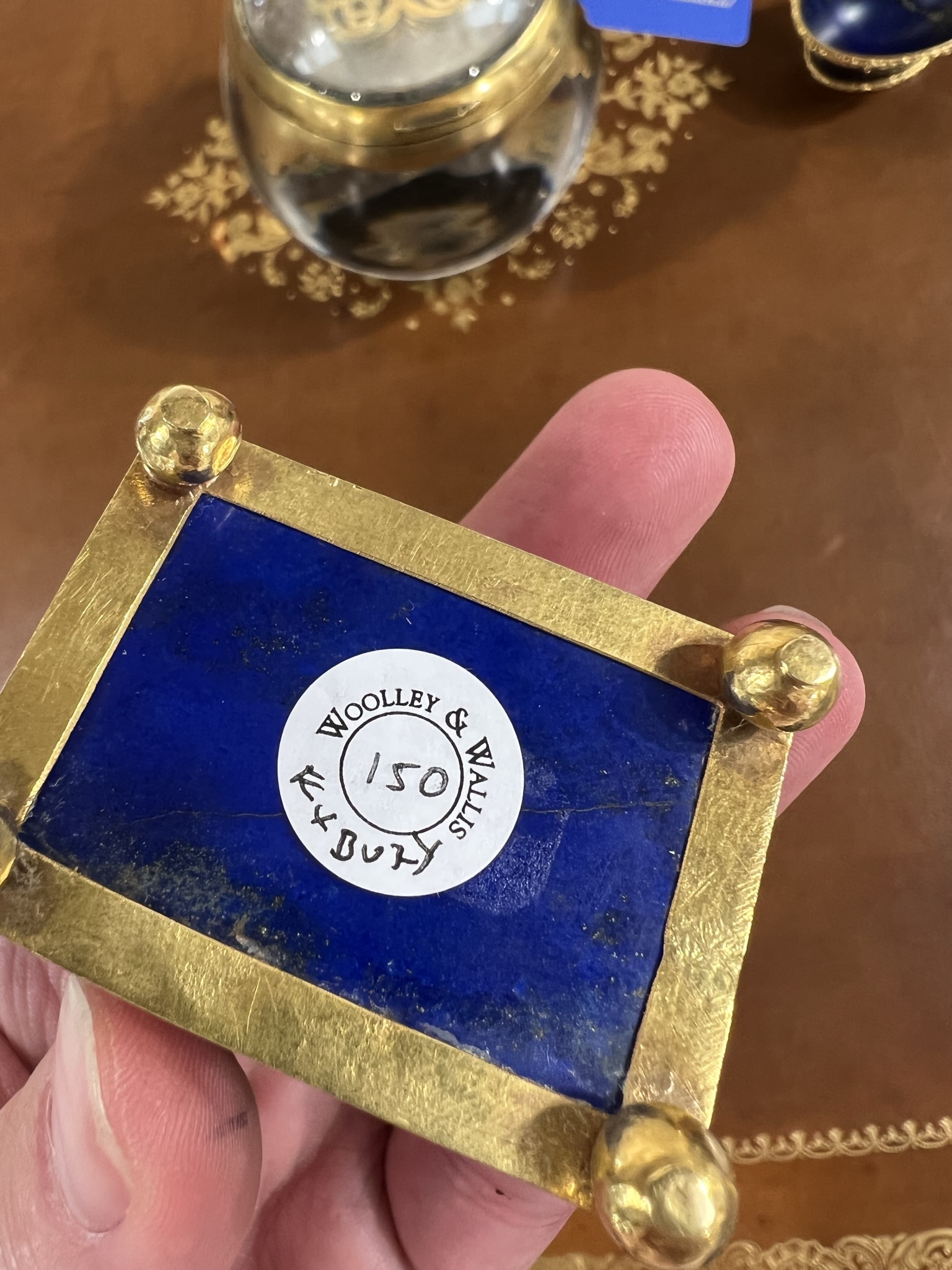 A SMALL LAPIS LAZULI AND GOLD MOUNTED CASKET 18TH / 19TH CENTURY the chamfered hinged lid - Bild 12 aus 12