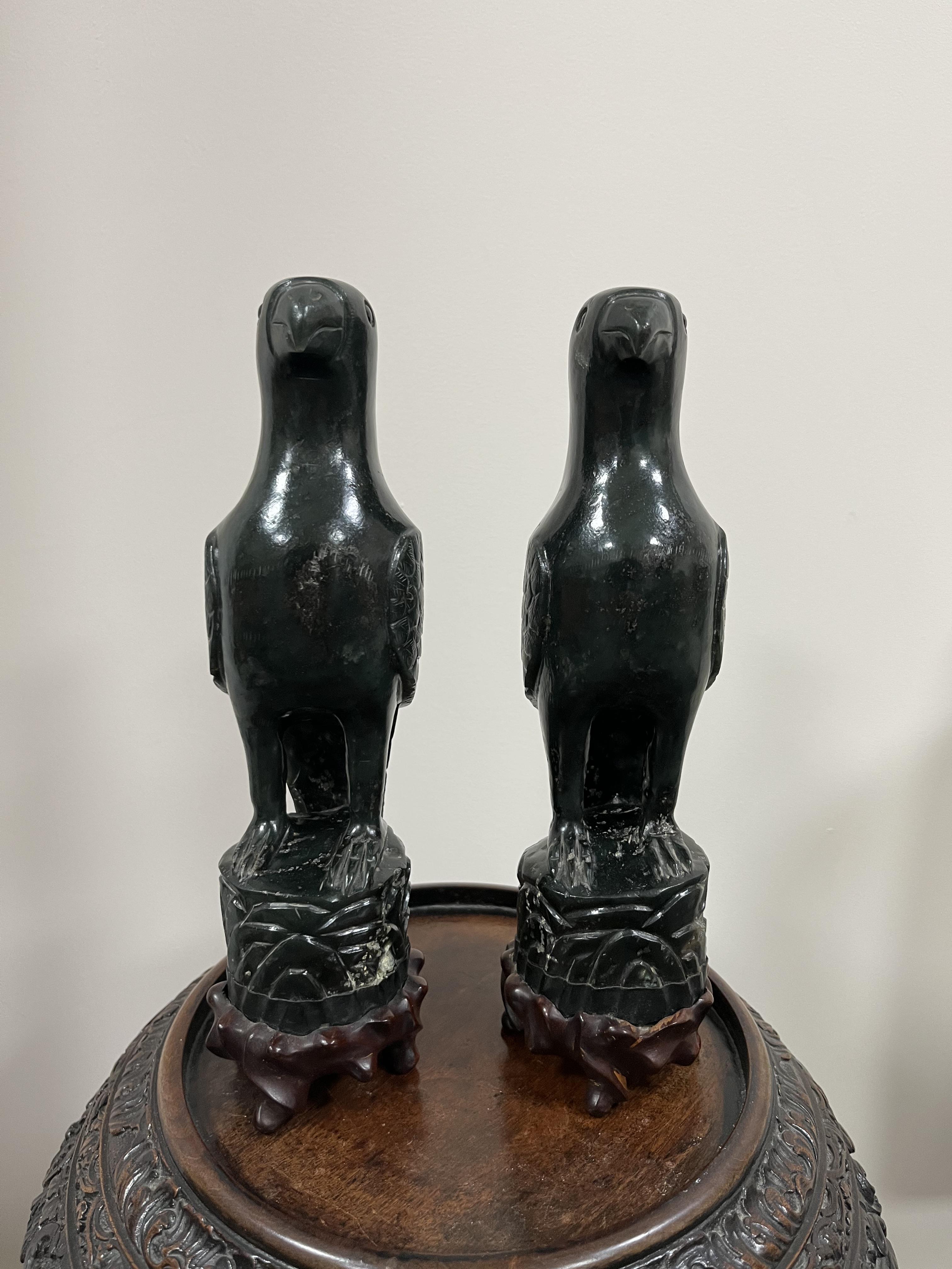 A PAIR OF CHINESE AMBER STYLE TUFTED DUCKS 20TH CENTURY modelled squatting on the ground, on pierced - Bild 16 aus 21