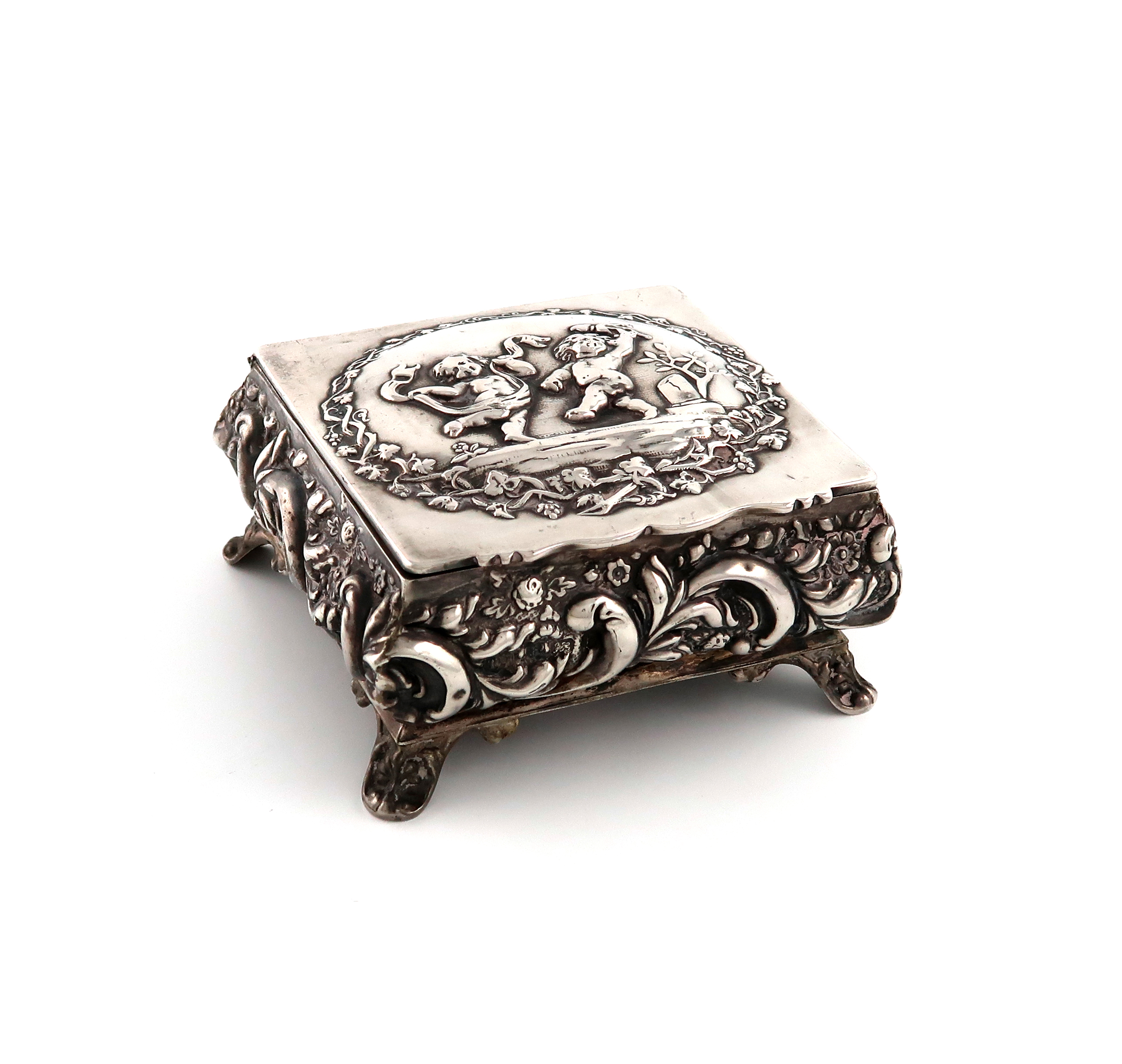 An Edwardian silver dressing table box, probably by Thomas Hayes, Birmingham 1901, square cushion