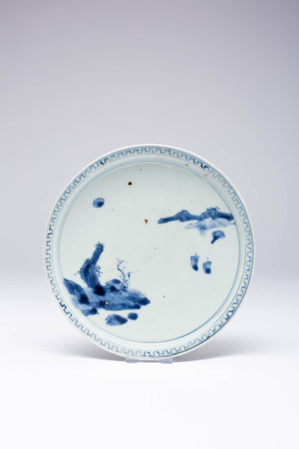 A RARE JAPANESE SHOKI IMARI DISH EDO PERIOD, C.1640-50 With an everted rim, the well decorated in - Image 2 of 2