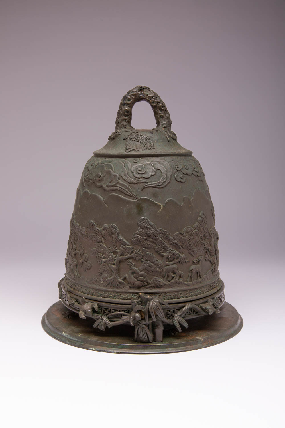 A LARGE JAPANESE BRONZE BELL MEIJI ERA, 19TH/20TH CENTURY Decorated to one side with a herd of