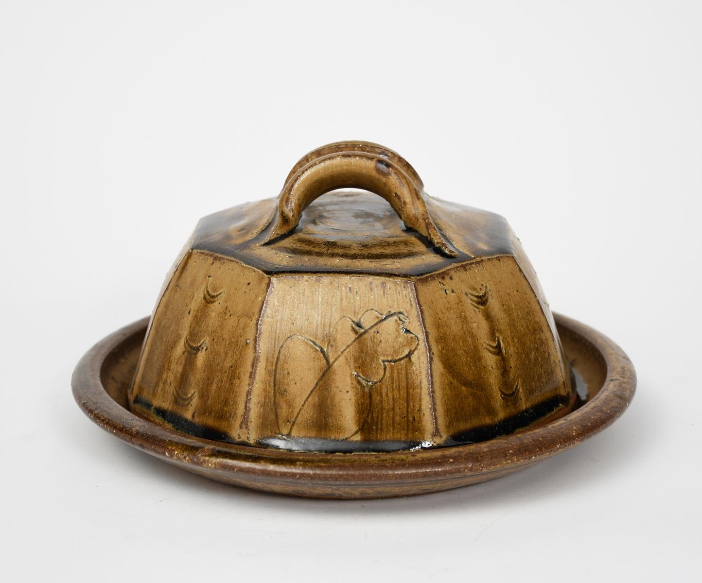 Mike Dodd (born 1946) stoneware butter dish and cover, domed octagonal cover on circular dish,