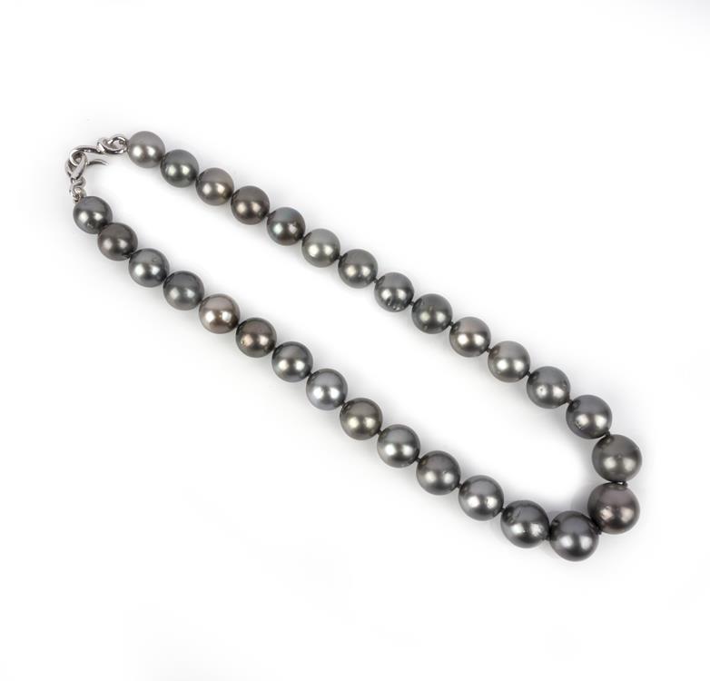A black cultured pearl necklace, designed as a single row of black cultured pearls, diameters