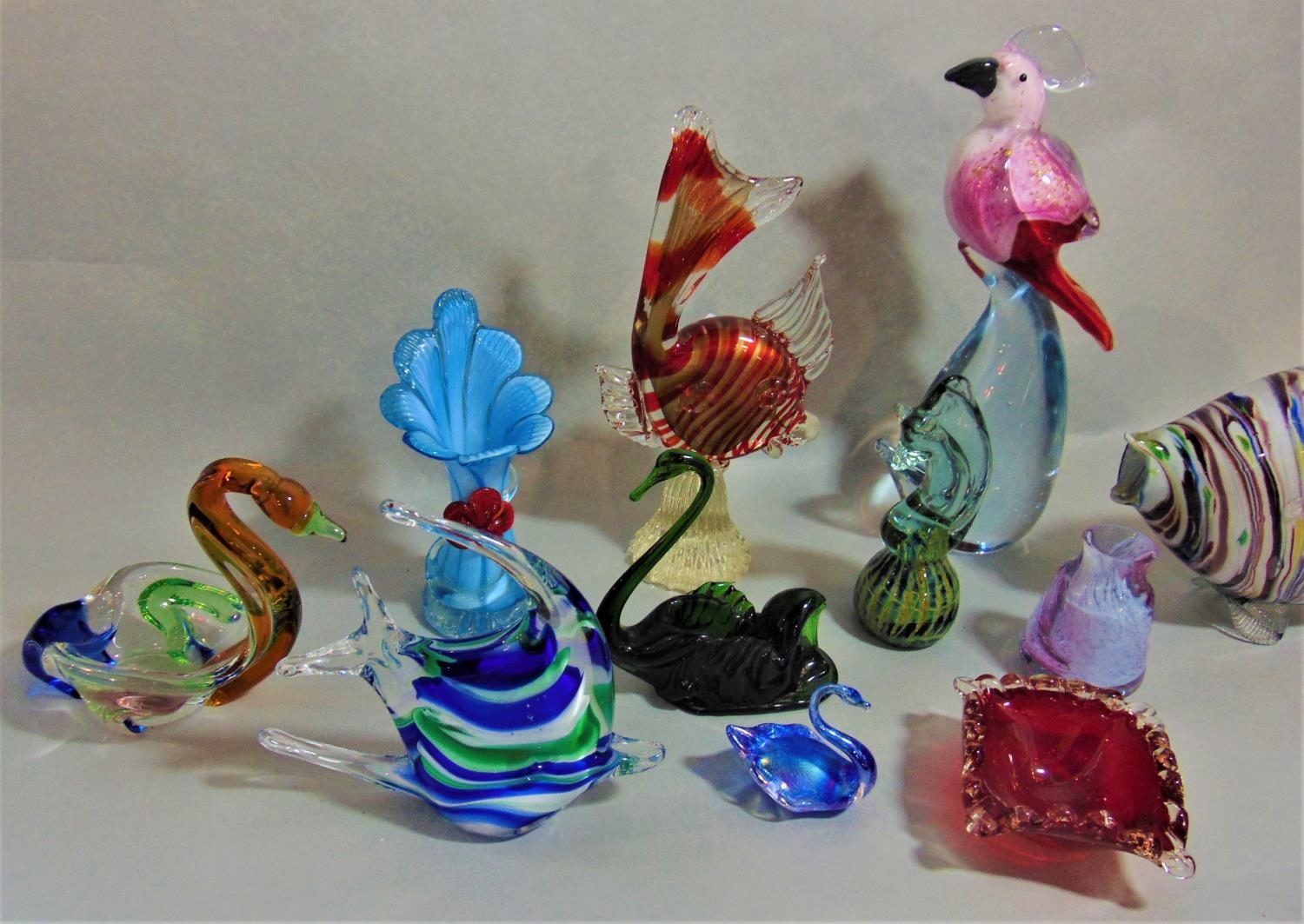 Collection of art glass to include an interesting Murano glass paperweight/dump in the form of a - Bild 2 aus 3