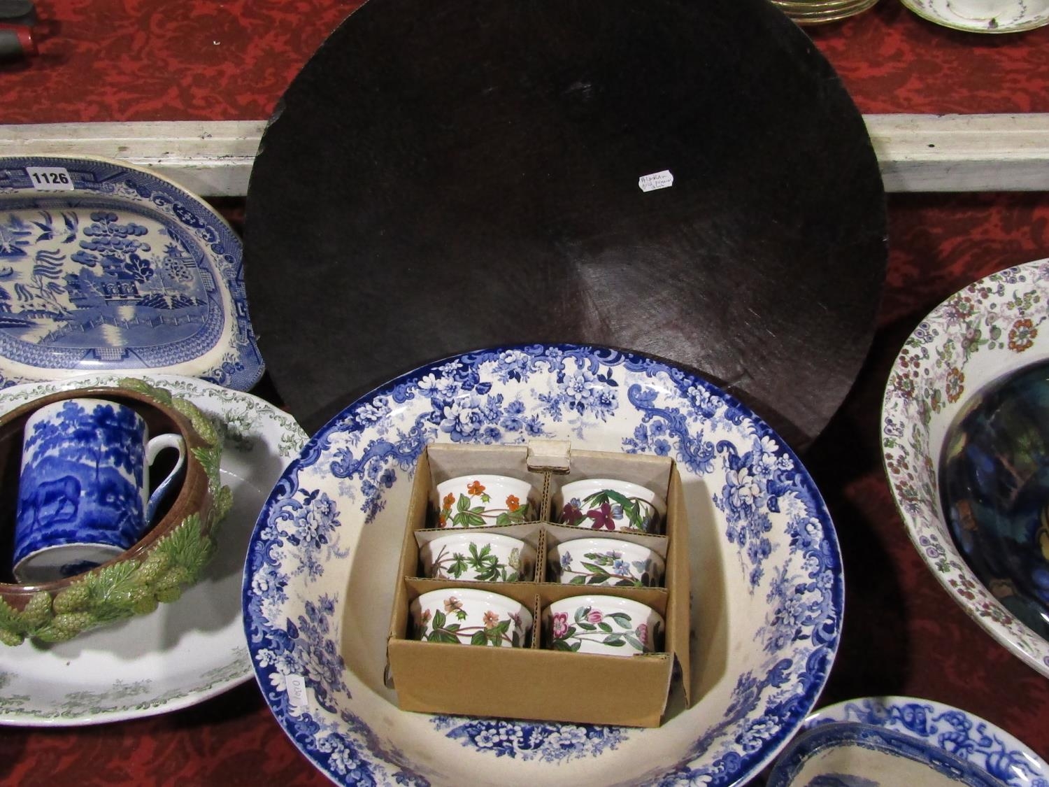 A collection of 19th century and later ceramics including blue and white meat plates, blue and white - Bild 3 aus 4