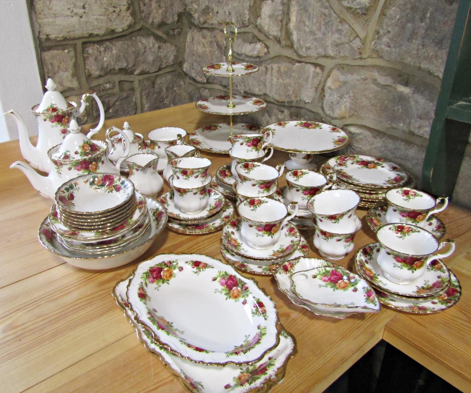 A collection of Royal Albert Old Country Roses pattern wares comprising a three tier cake stand, a - Bild 2 aus 2